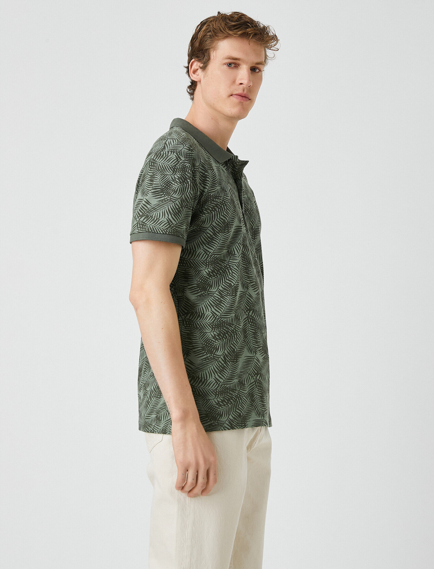   Yaprak Desenli Polo Tişört