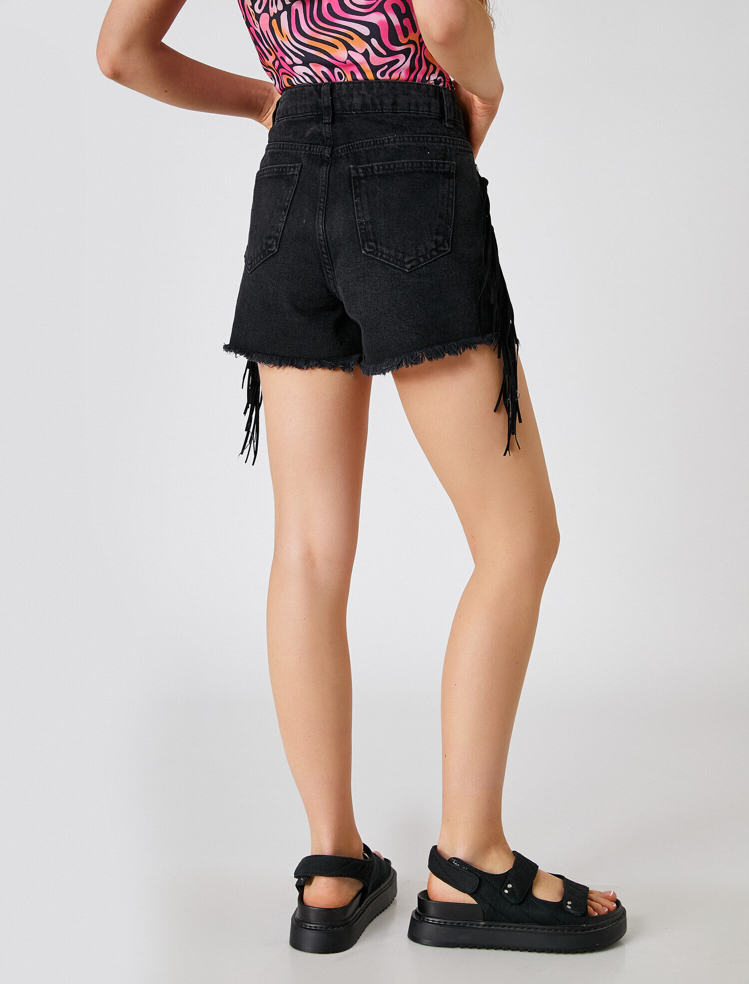   Yüksek Bel Püsküllü Kot Şort