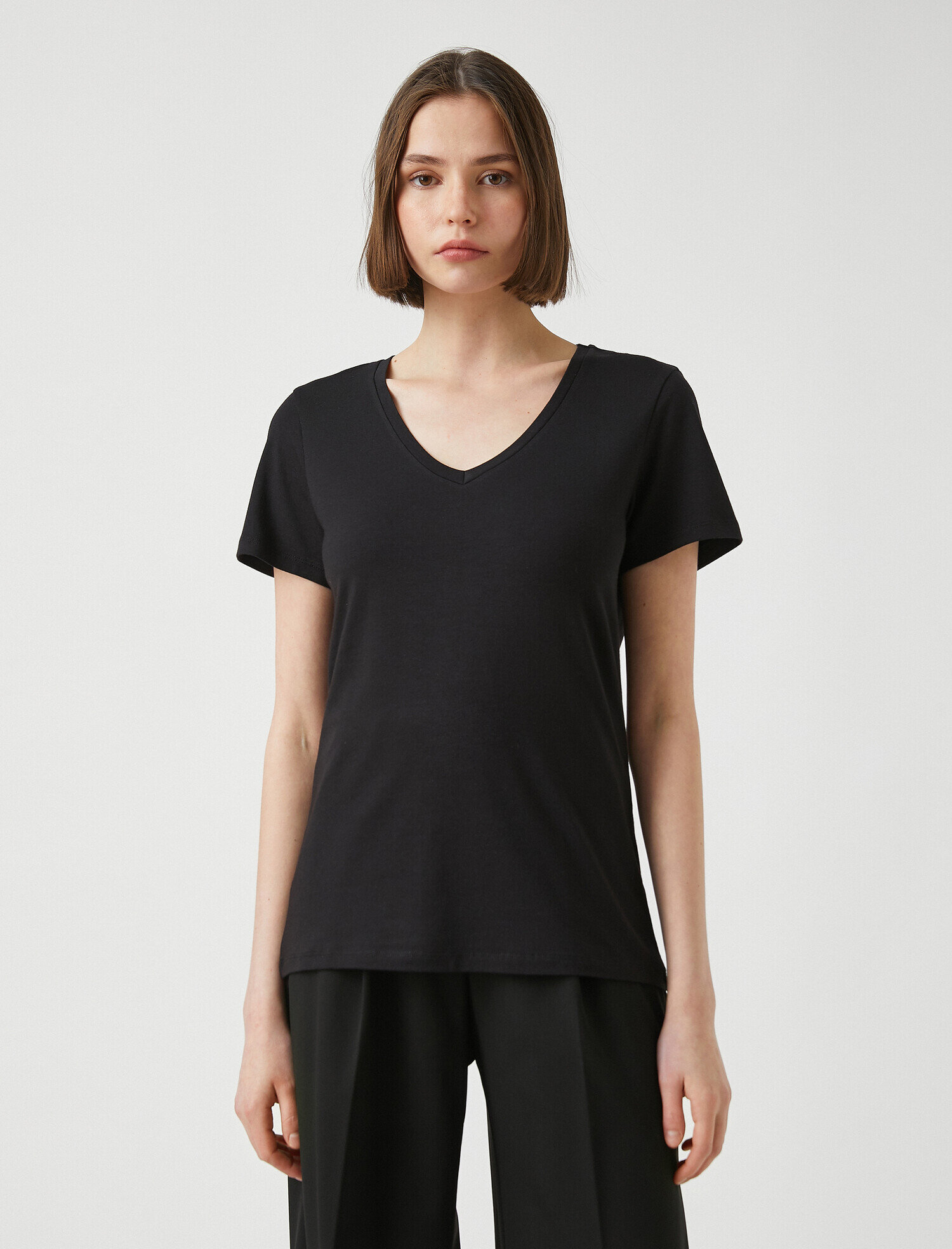   V Yaka Kısa Kollu Basic Tişört