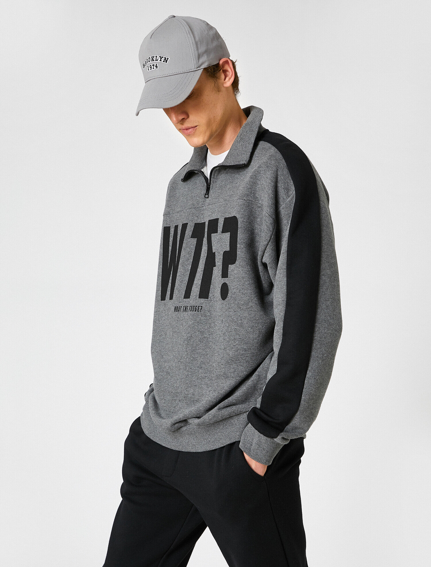   Dik Yaka Baskılı Sweatshirt