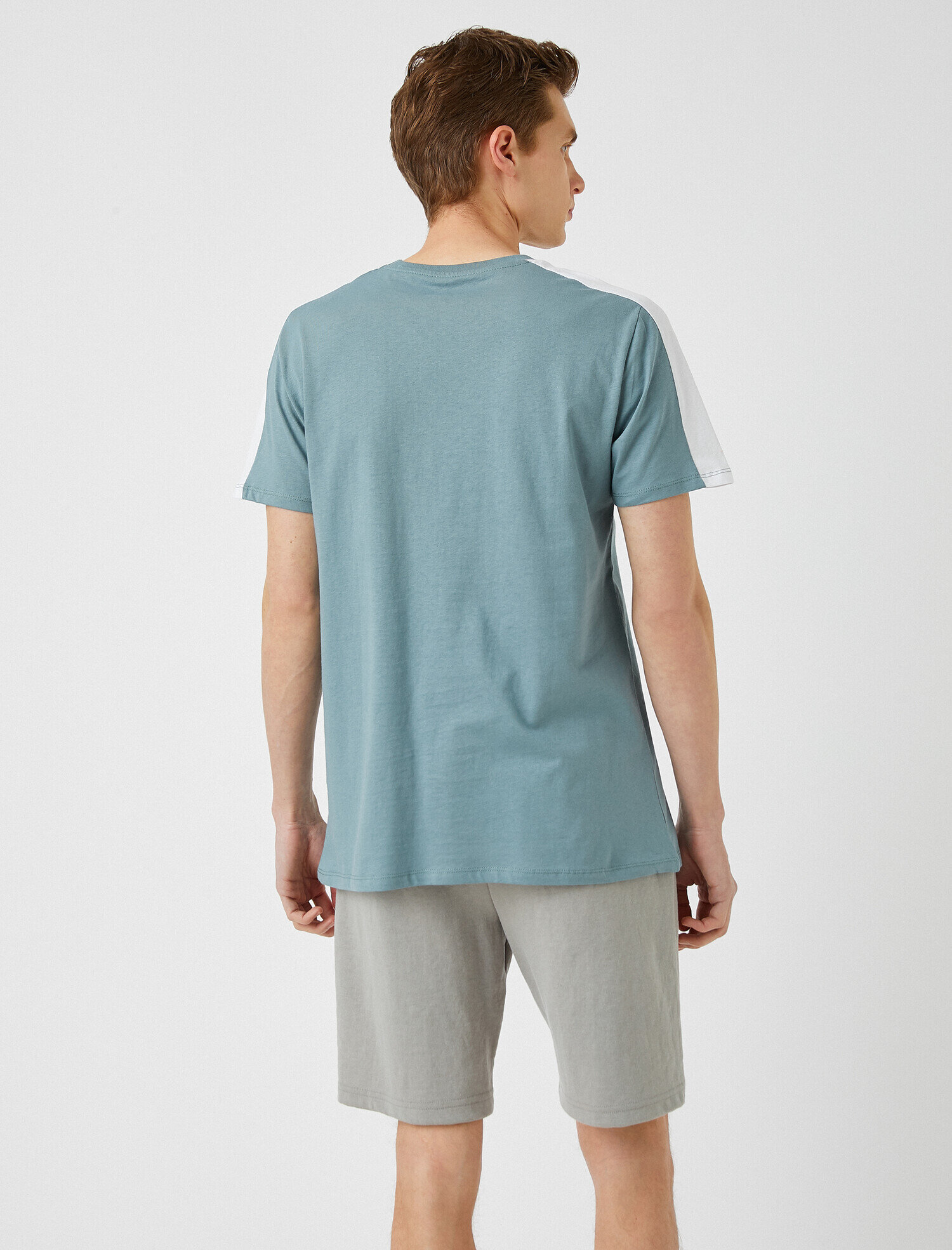 Koton Renk Bloklu İşlemeli Tişört. 4
