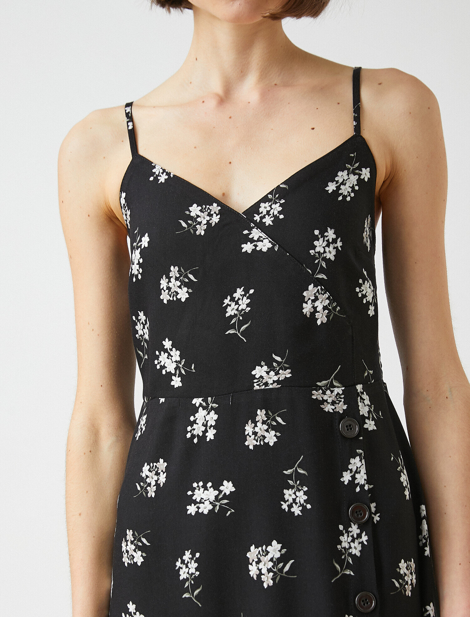   Askılı V Yaka Düğme Detaylı Çiçek Baskılı Uzun Elbise