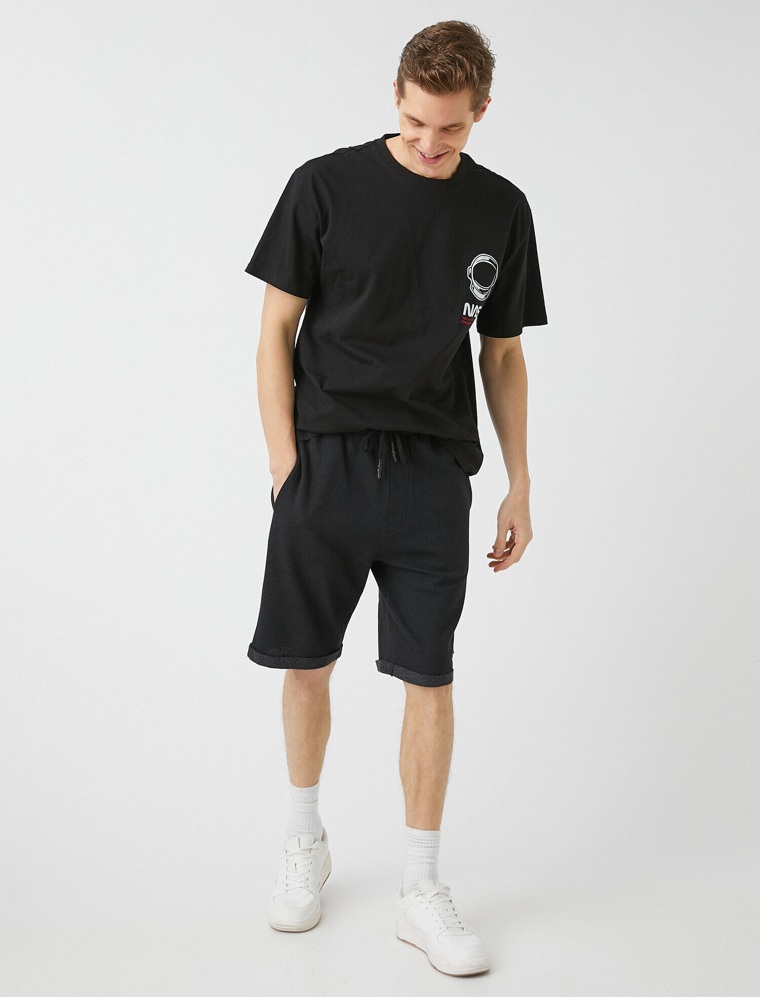   Paçası Katlı Logolu Şort