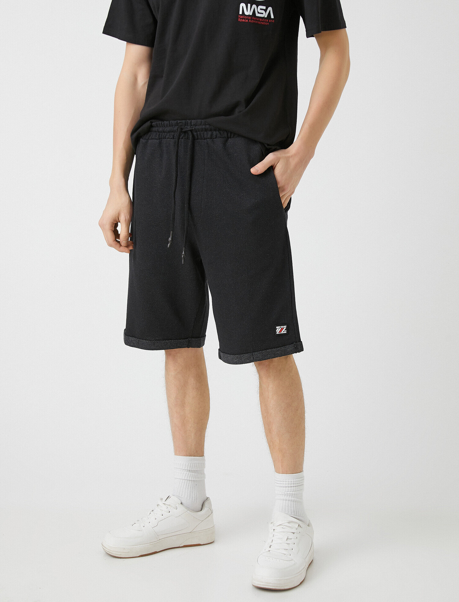   Paçası Katlı Logolu Şort