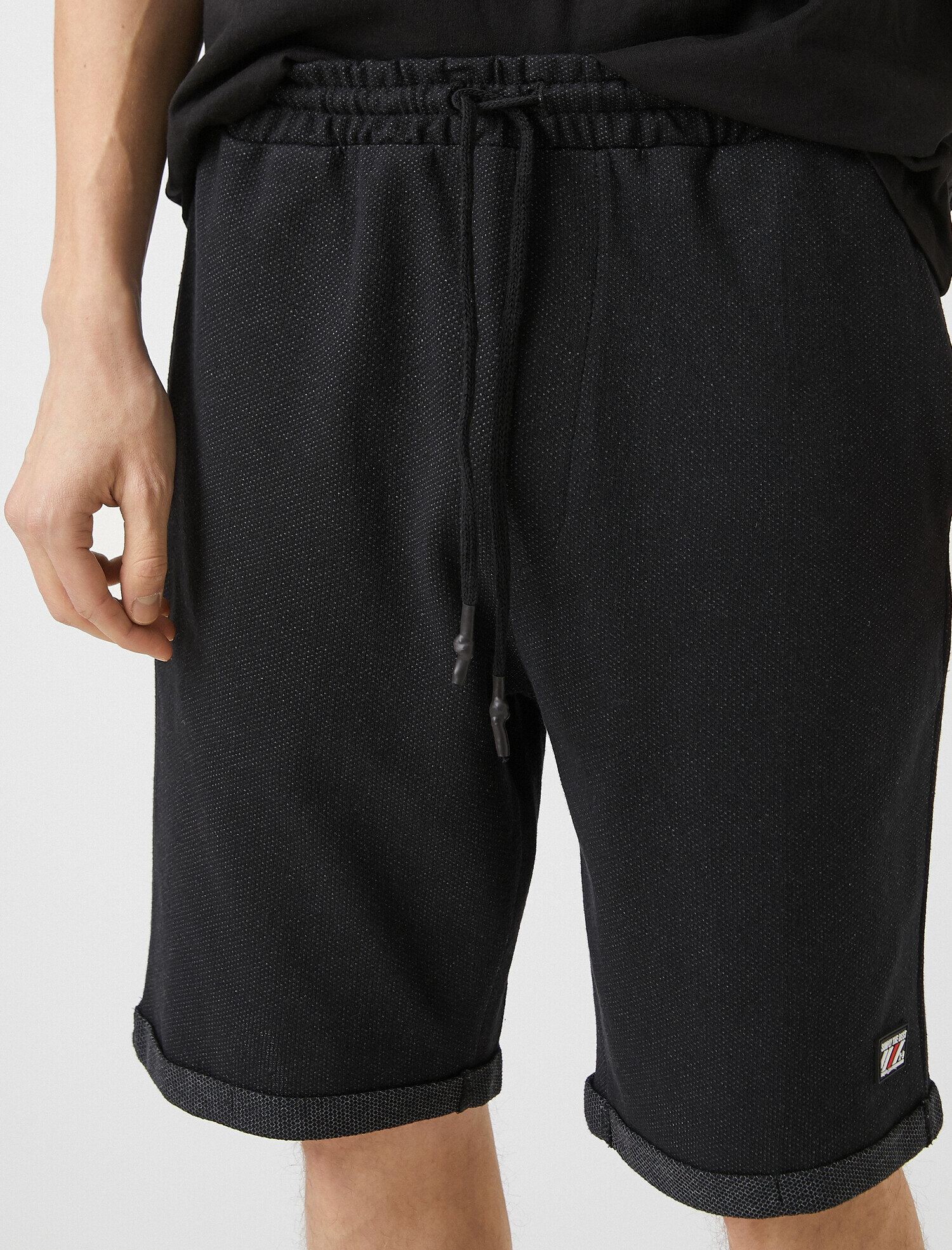   Paçası Katlı Logolu Şort