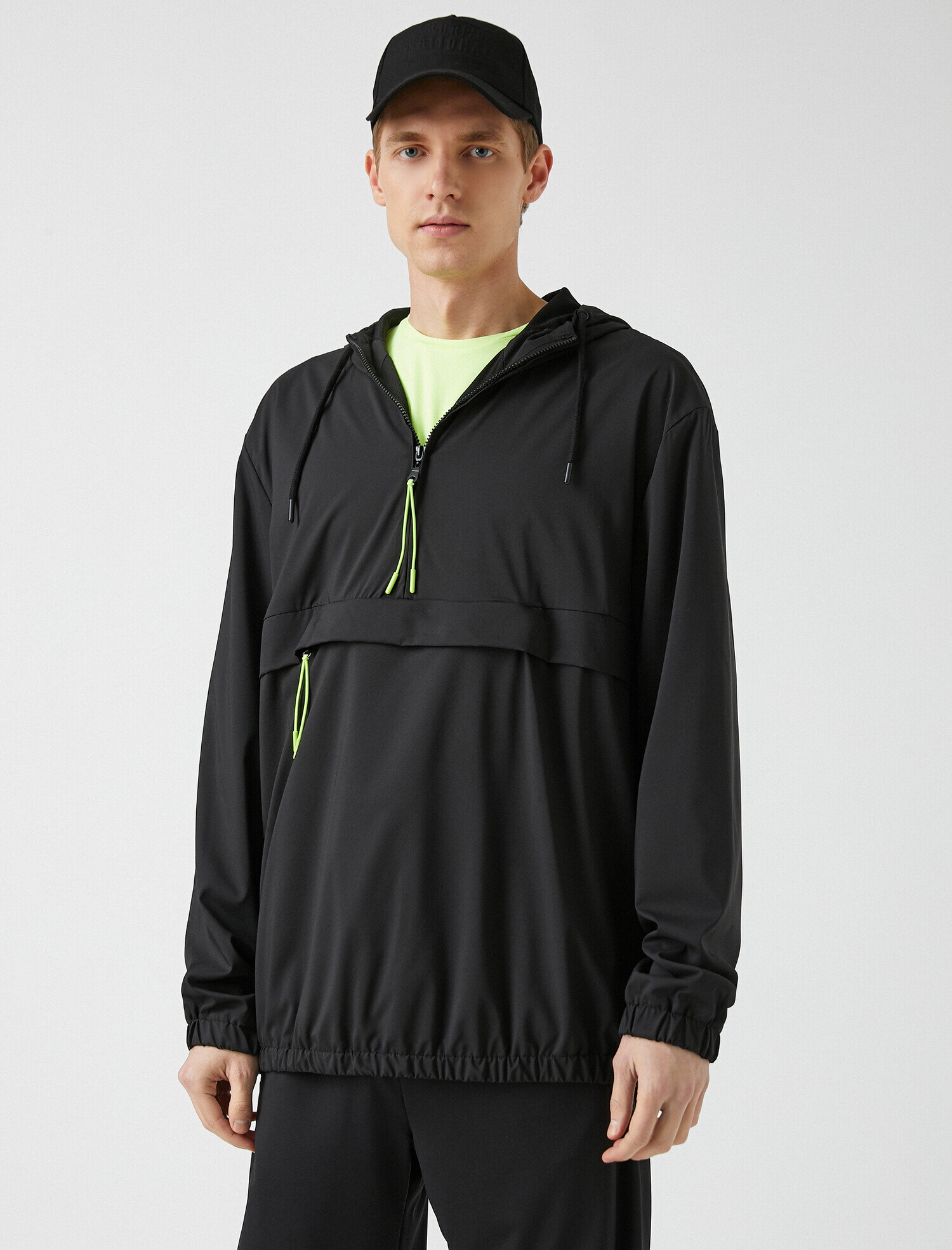   Yüksek Yaka Fermuar Detaylı Spor Mont