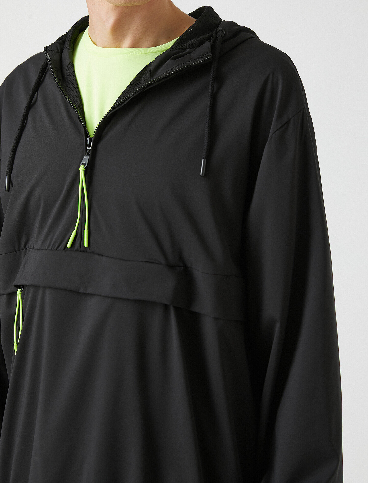   Yüksek Yaka Fermuar Detaylı Spor Mont