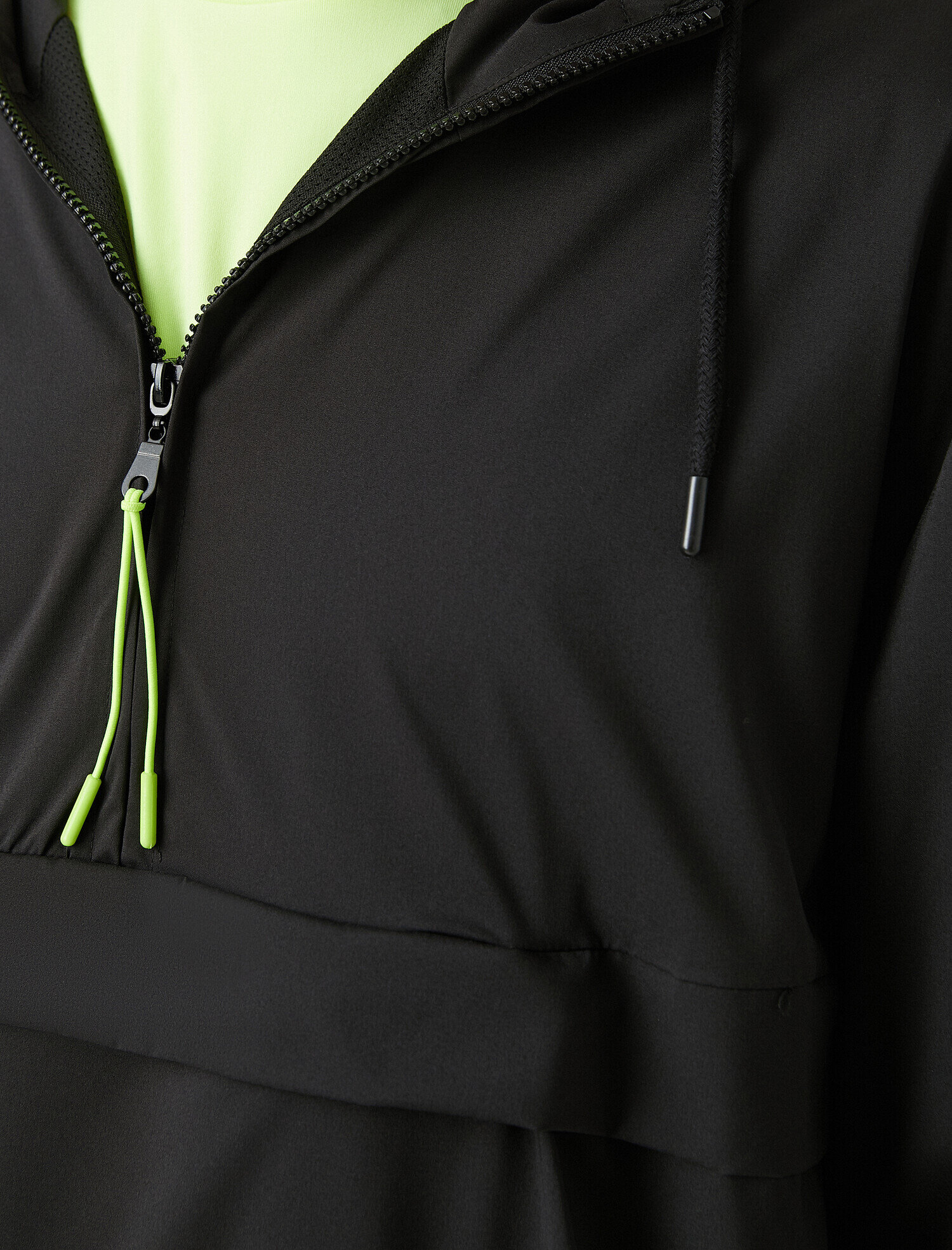   Yüksek Yaka Fermuar Detaylı Spor Mont