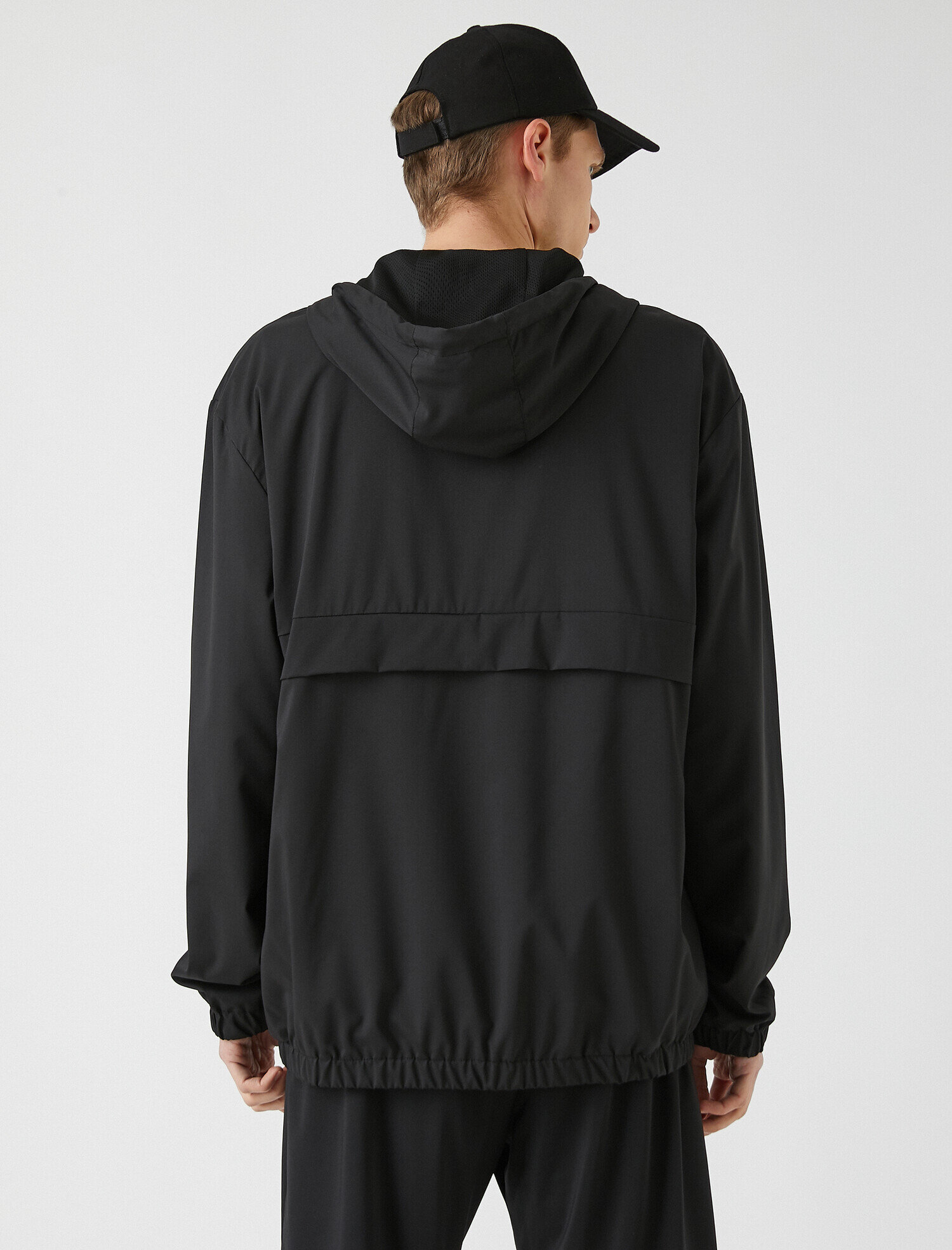   Yüksek Yaka Fermuar Detaylı Spor Mont