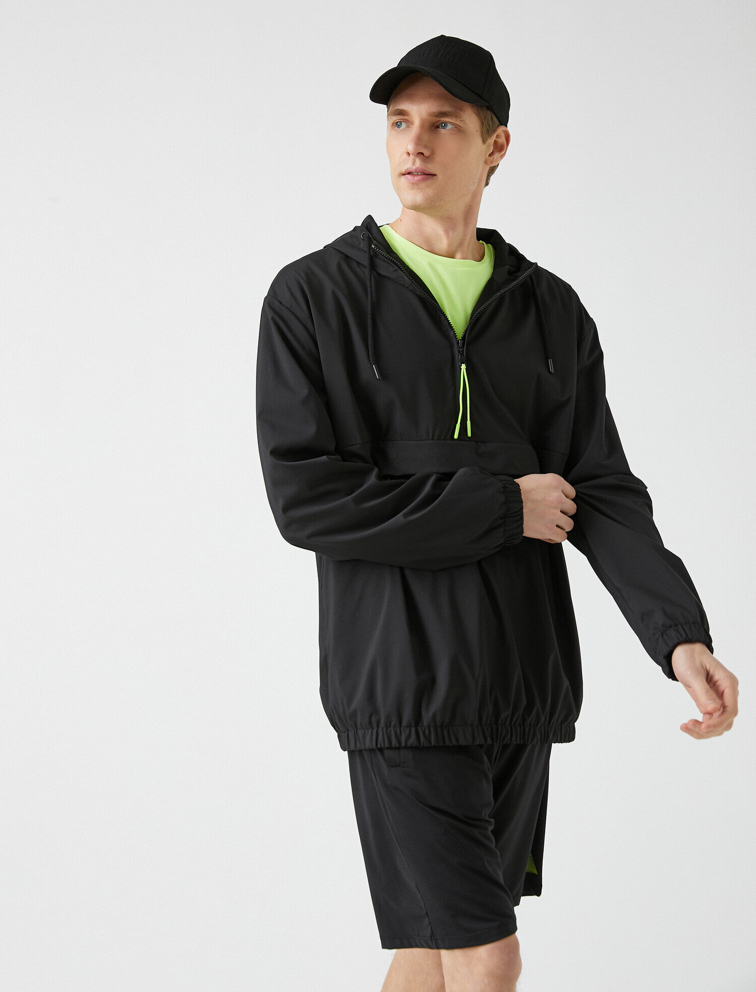   Yüksek Yaka Fermuar Detaylı Spor Mont