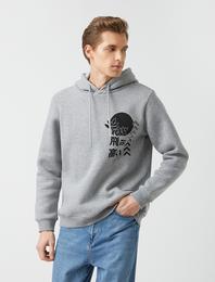 Japonca Baskılı Kapşonlu Sweatshirt