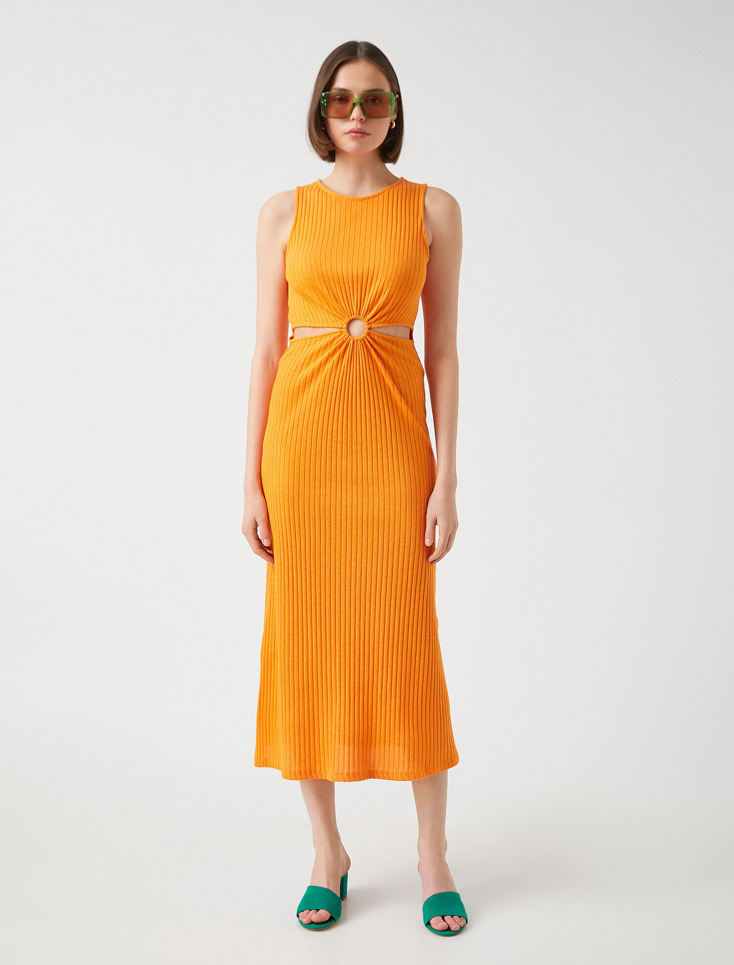   Kolsuz Midi Pencere Detaylı Elbise