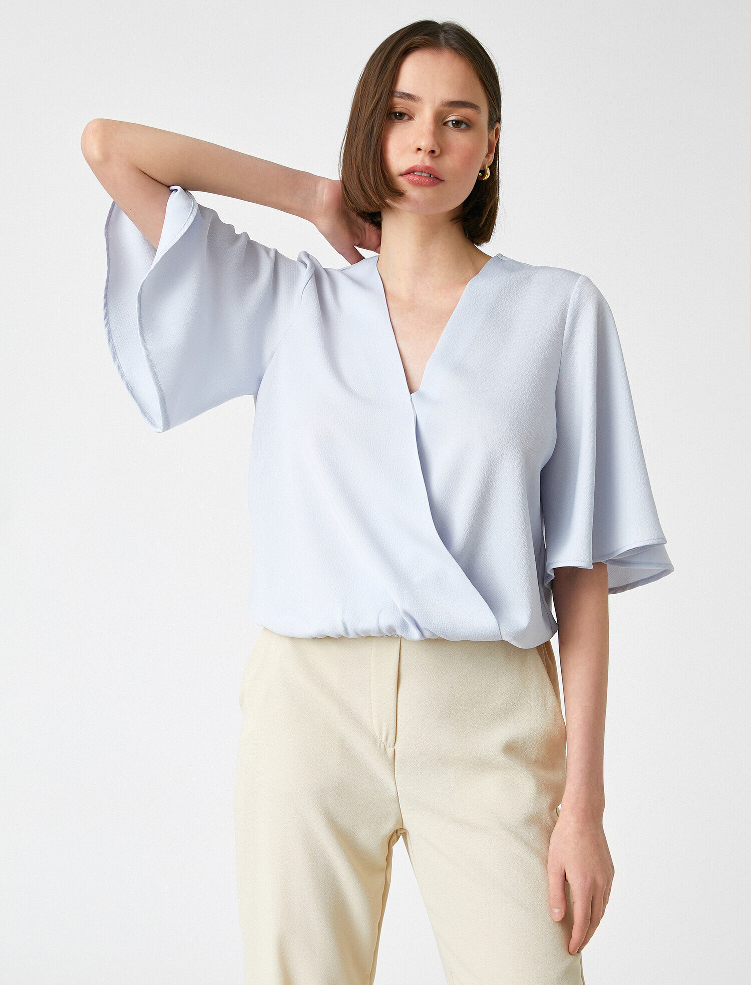   V Yaka Kısa Kollu Bluz