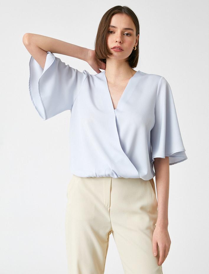  V Yaka Kısa Kollu Bluz