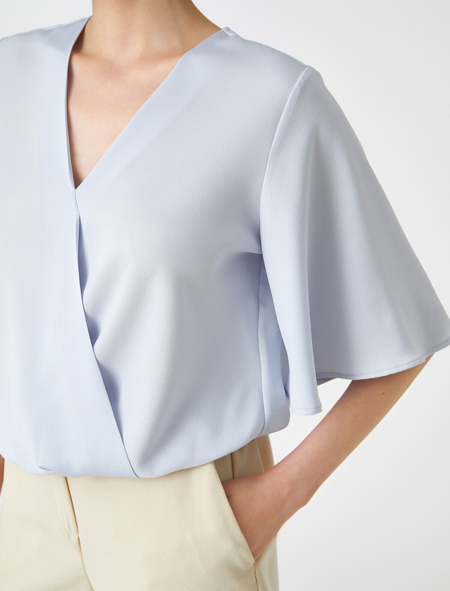   V Yaka Kısa Kollu Bluz