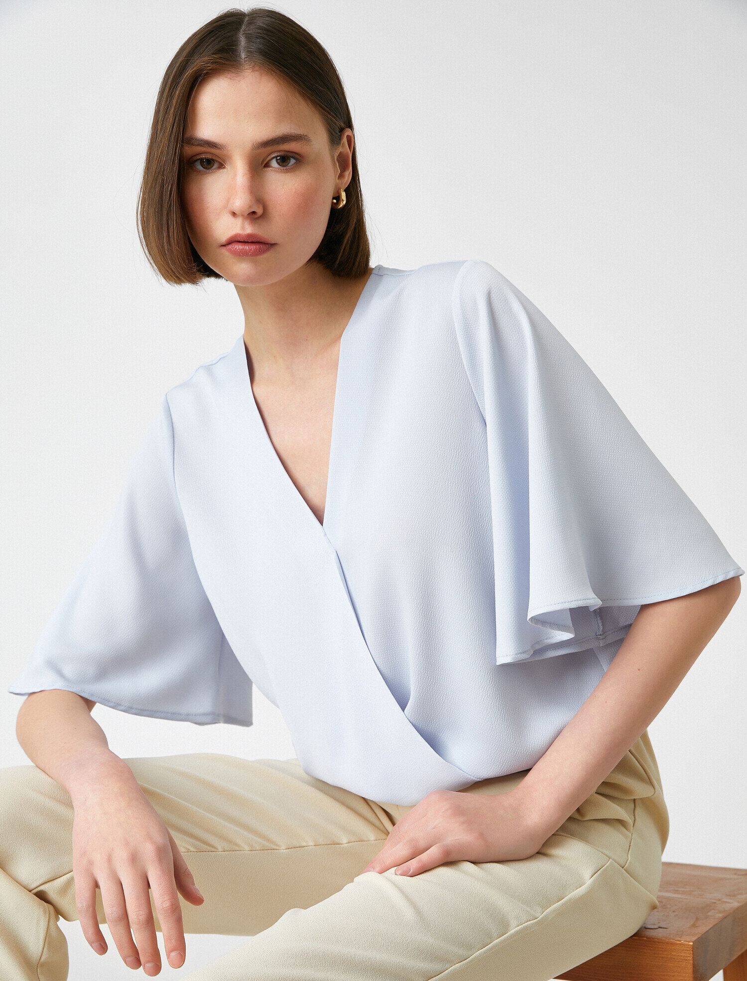   V Yaka Kısa Kollu Bluz