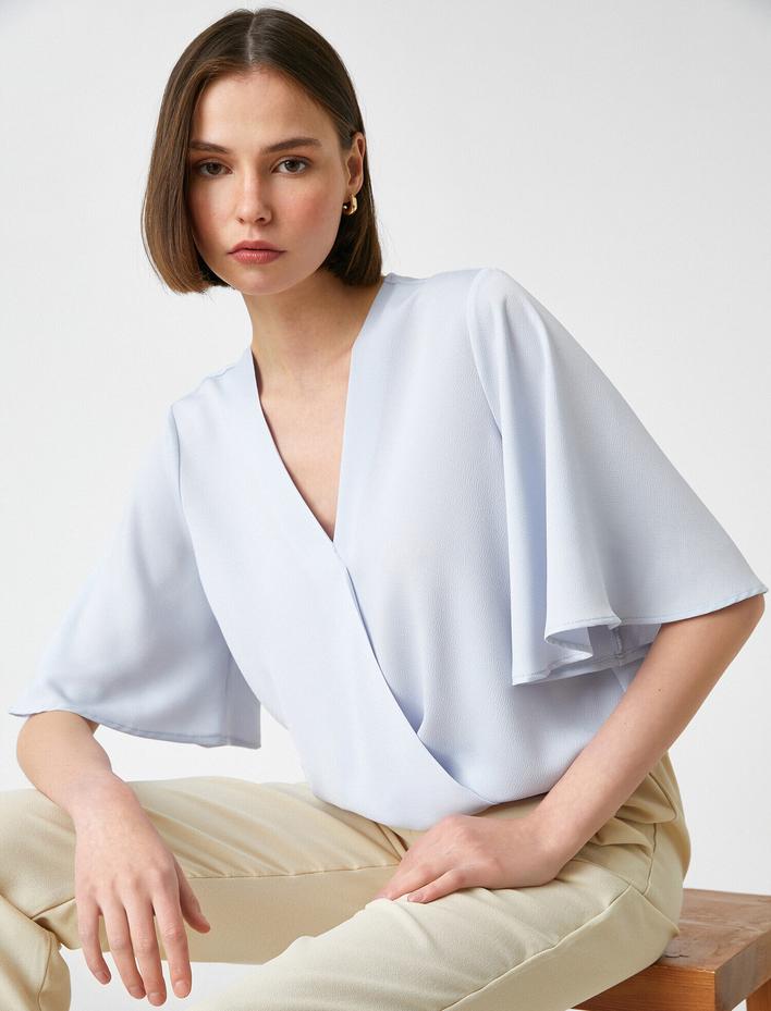  V Yaka Kısa Kollu Bluz