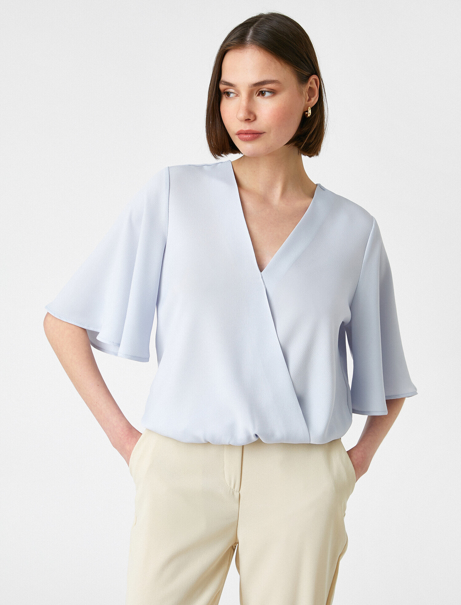   V Yaka Kısa Kollu Bluz