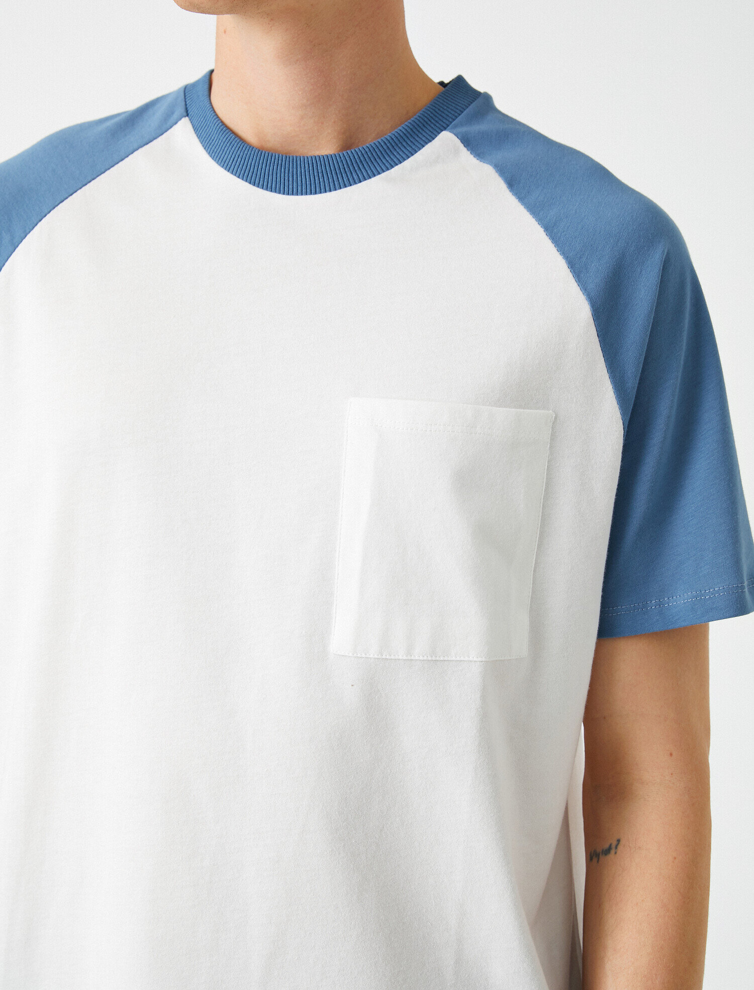   Standart Fit Reglan Kol Tişört