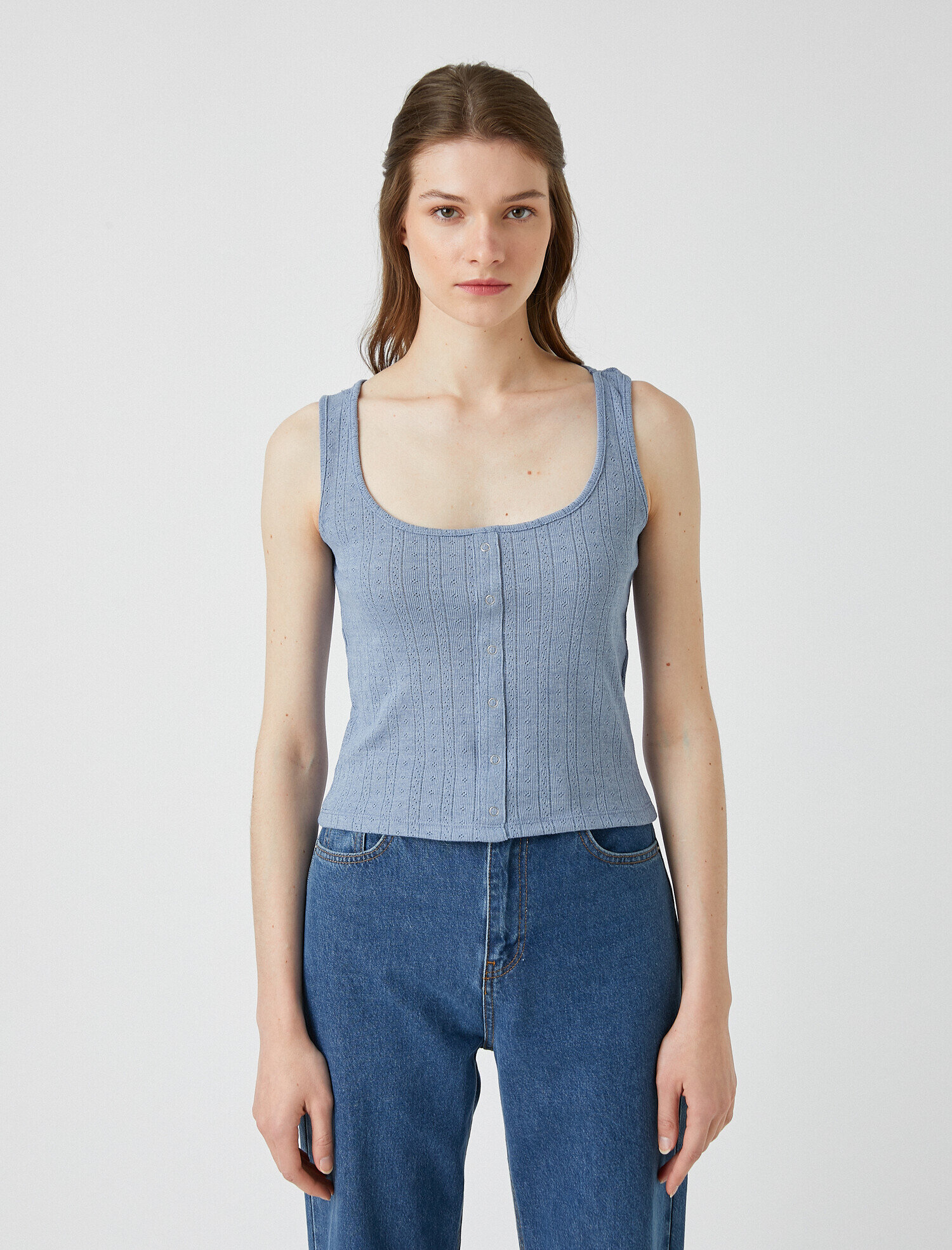   U Yaka Düğme Detaylı Atlet