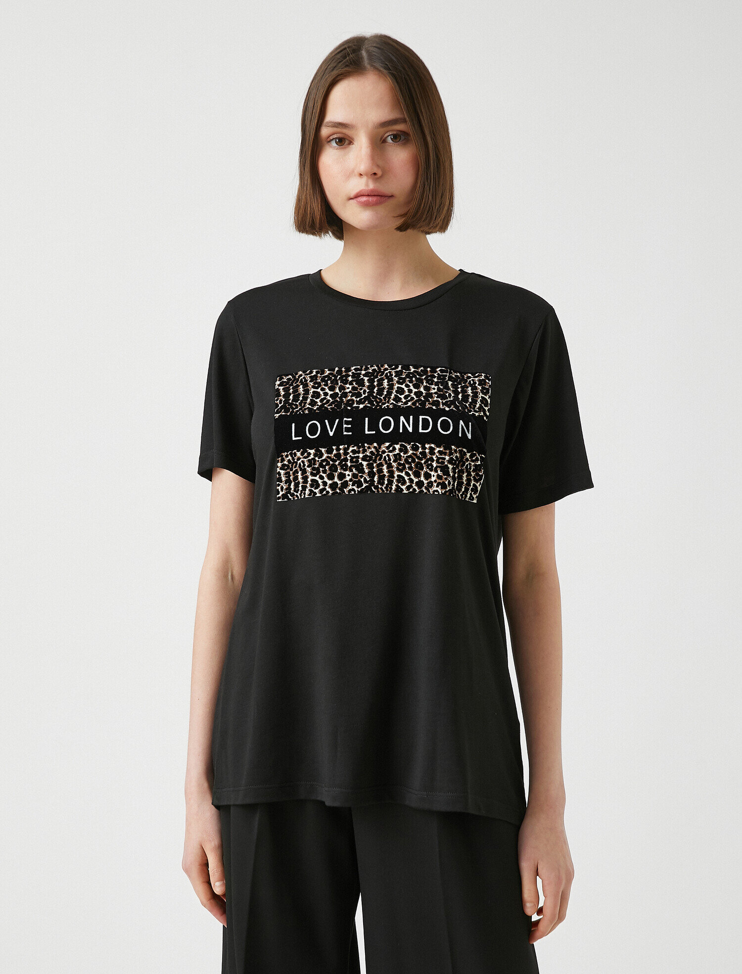   Bisiklet Yaka Kısa Kollu Baskılı Tişört