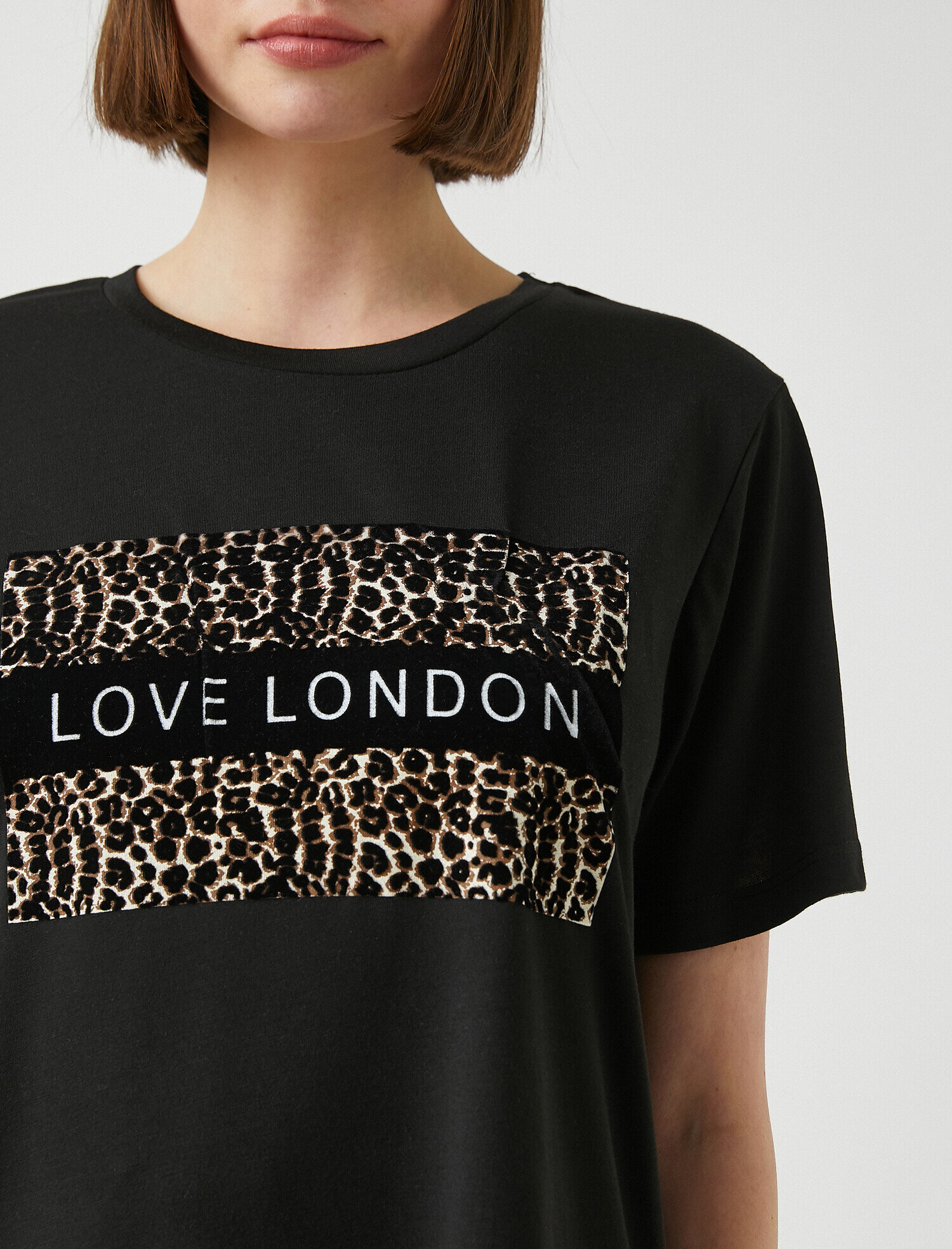   Bisiklet Yaka Kısa Kollu Baskılı Tişört