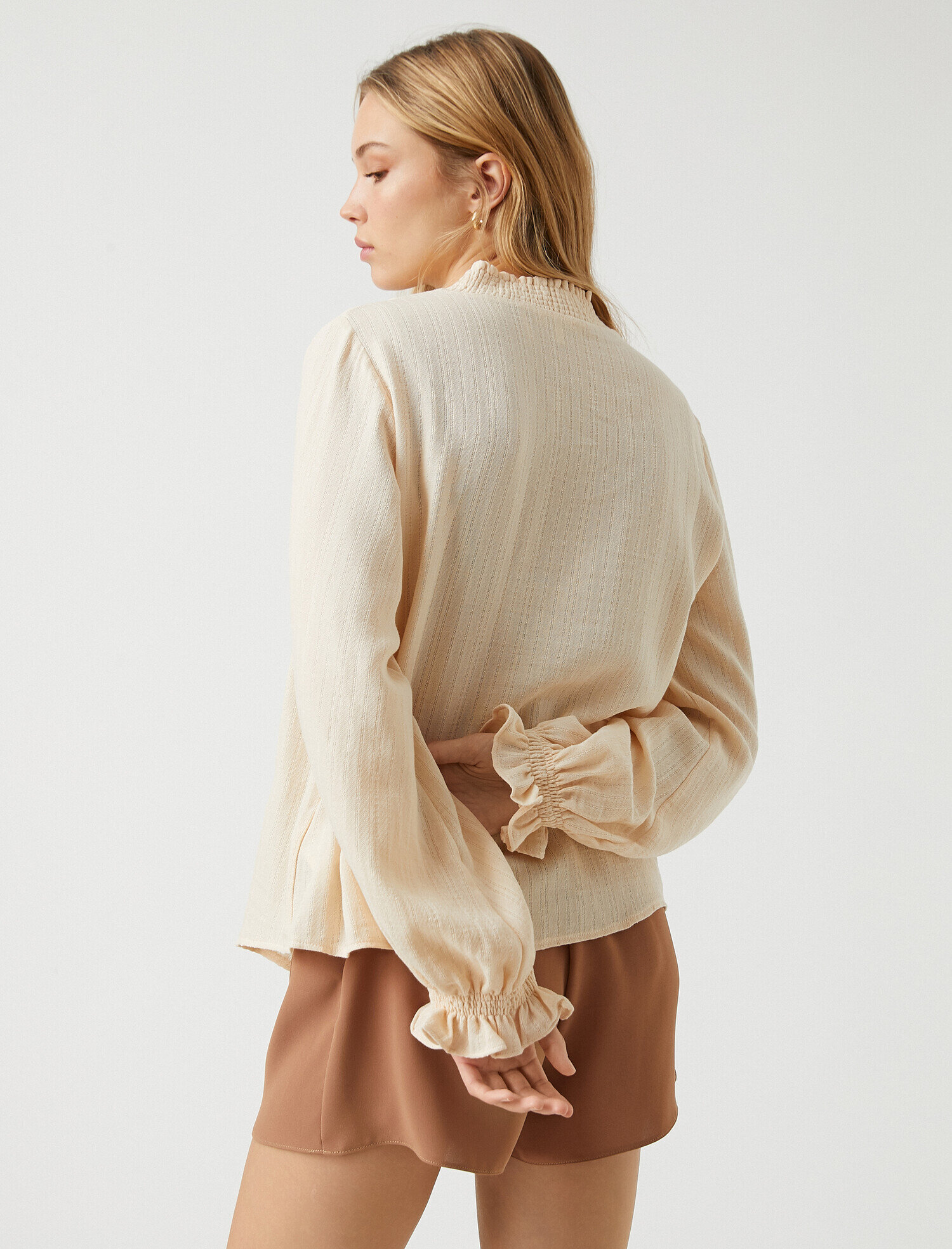   Uzun Kollu Fırfırlı Gömlek