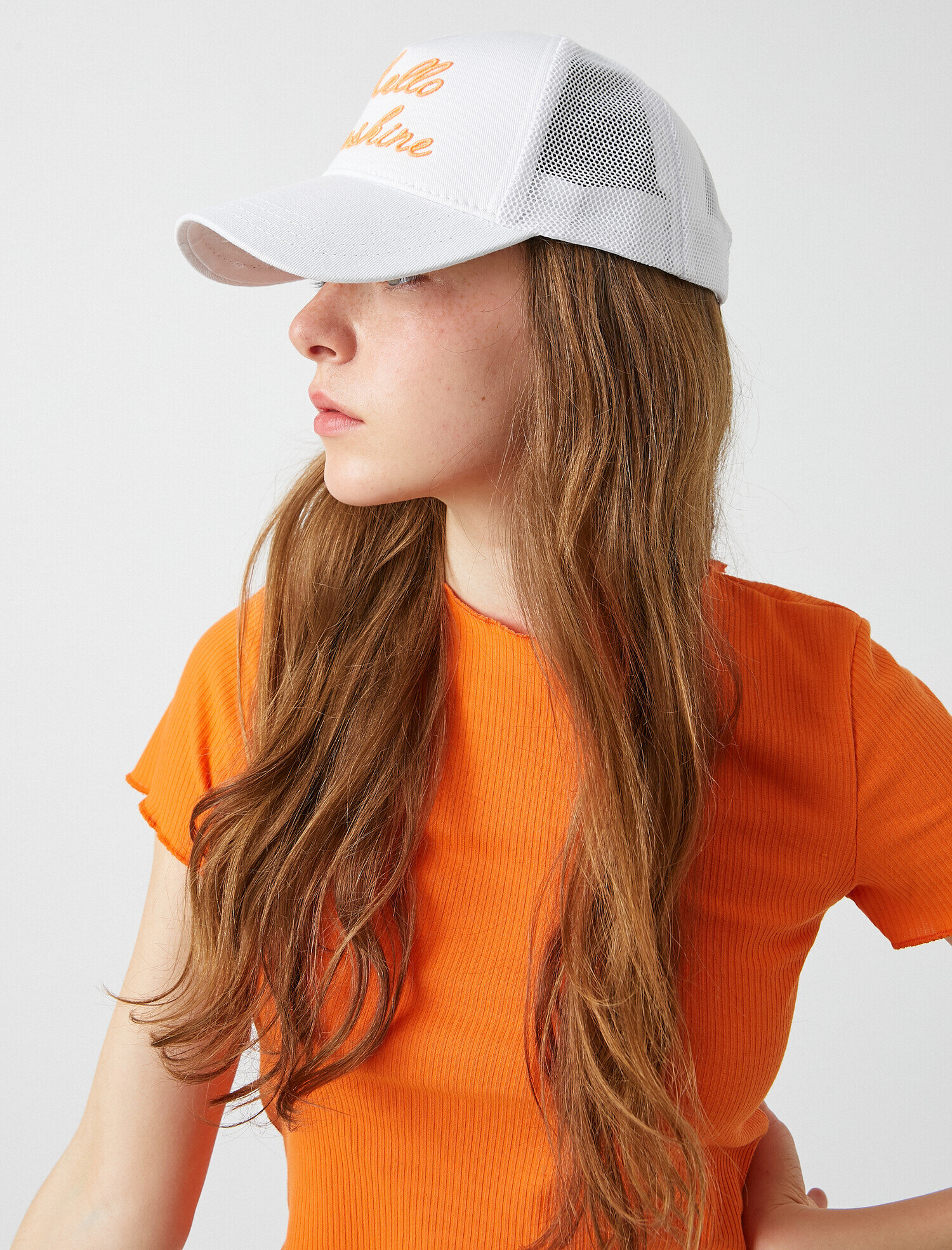  Kadın İşlemeli Şapka