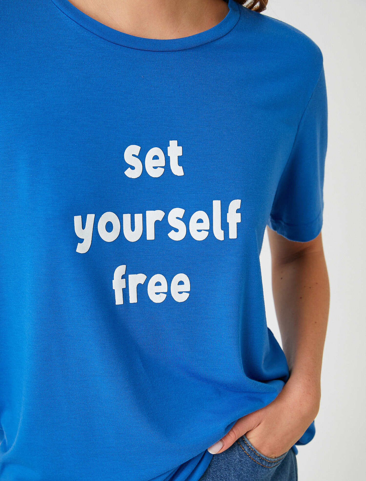   Bisiklet Yaka Kısa Kollu Baskılı Tişört