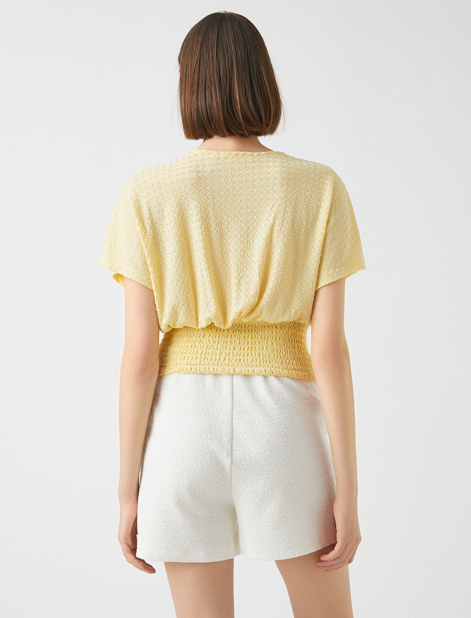   V Yaka Kısa Kollu Tişört