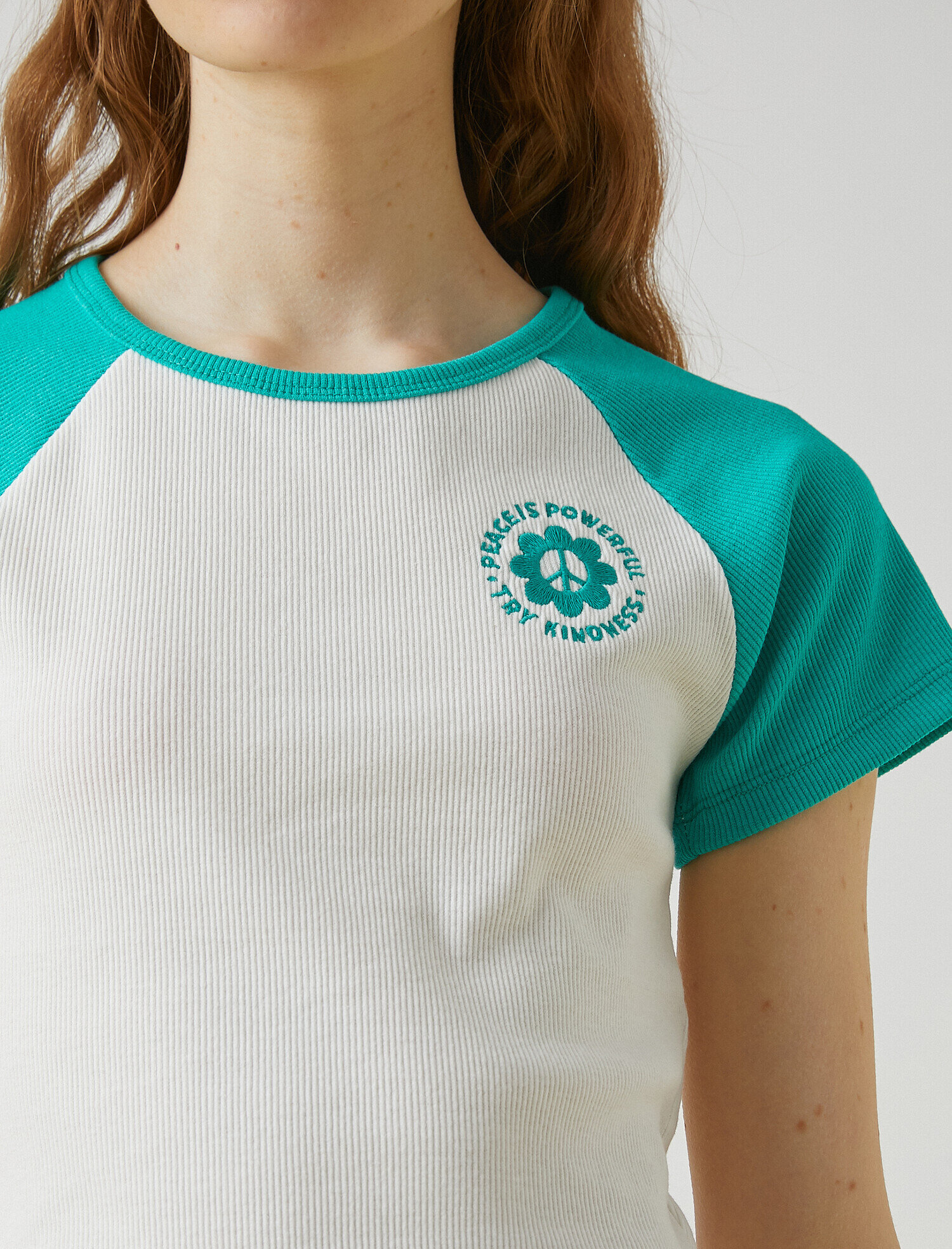   Crop Tişört Bisiklet Yaka Nakışlı