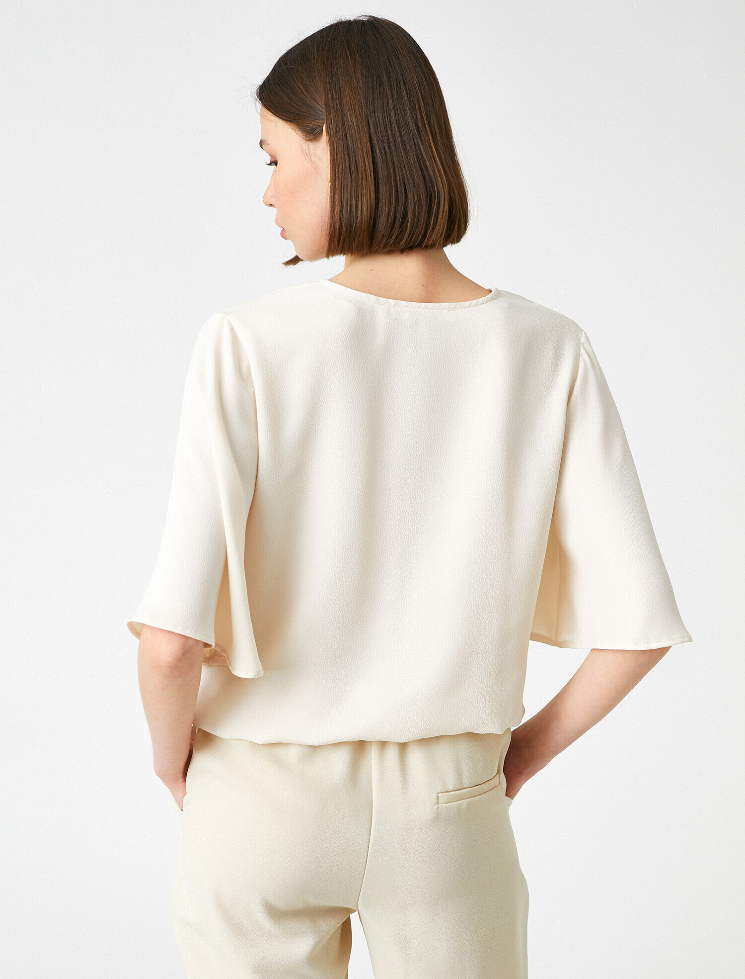   V Yaka Kısa Kollu Bluz