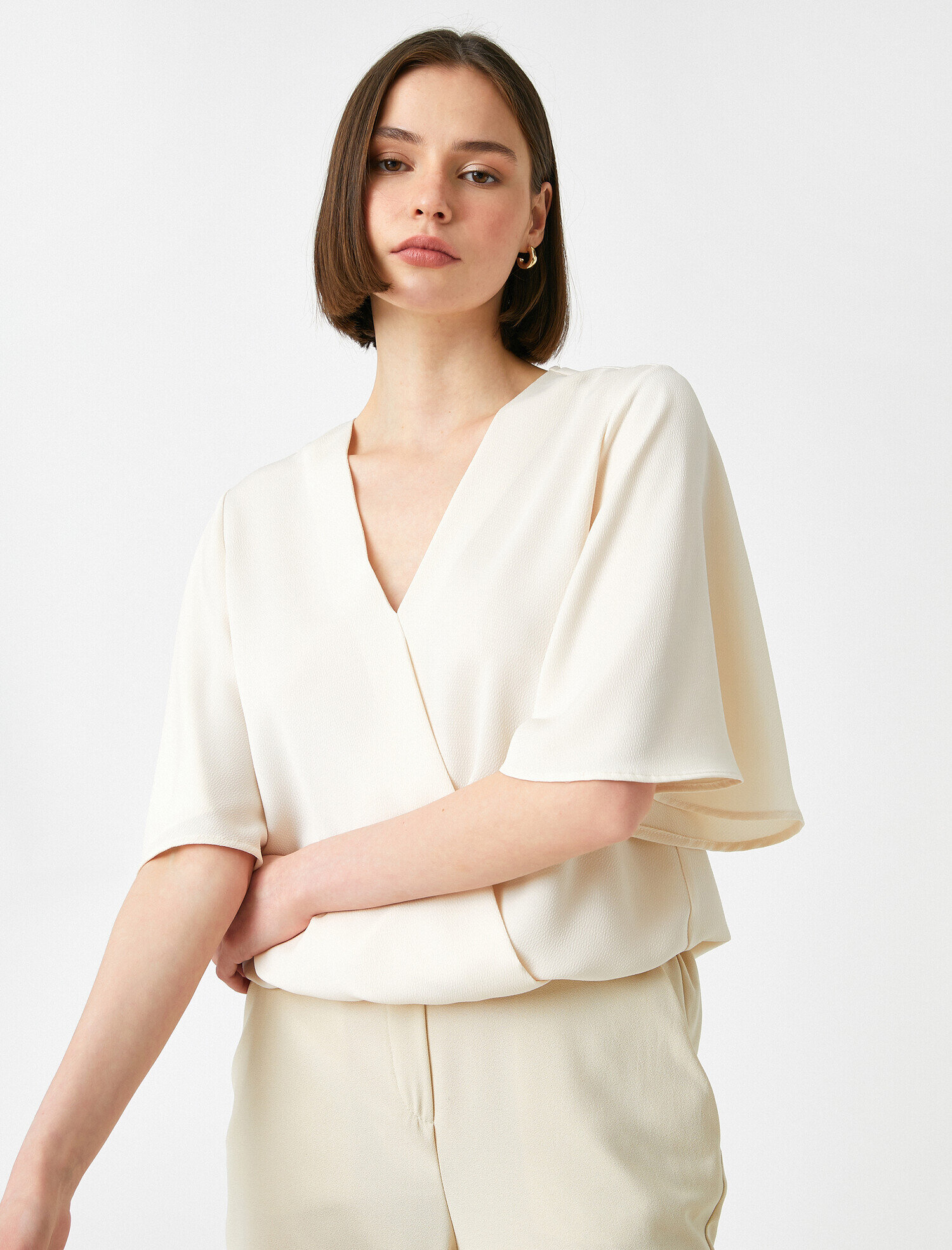   V Yaka Kısa Kollu Bluz