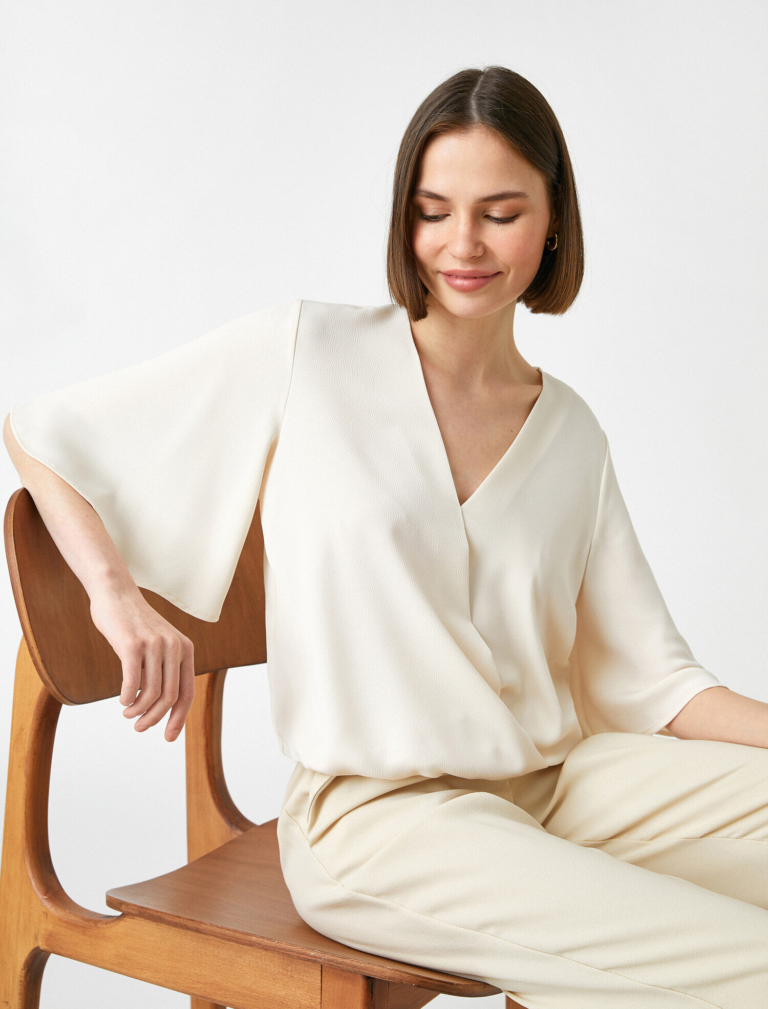   V Yaka Kısa Kollu Bluz