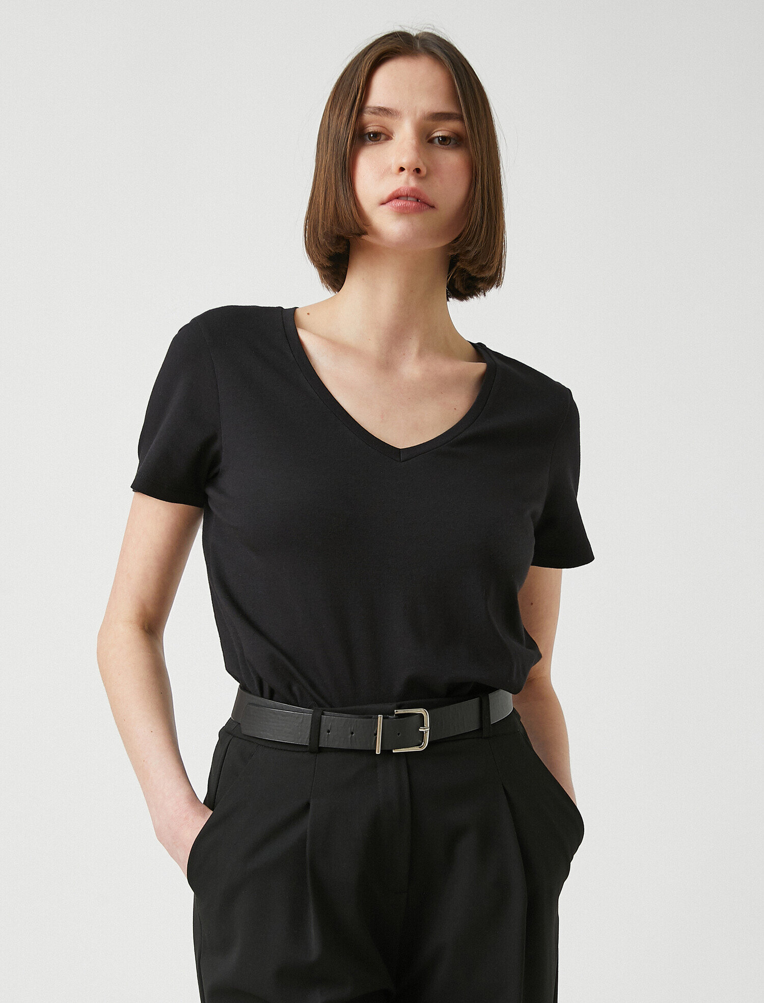   V Yaka Kısa Kollu Basic Tişört