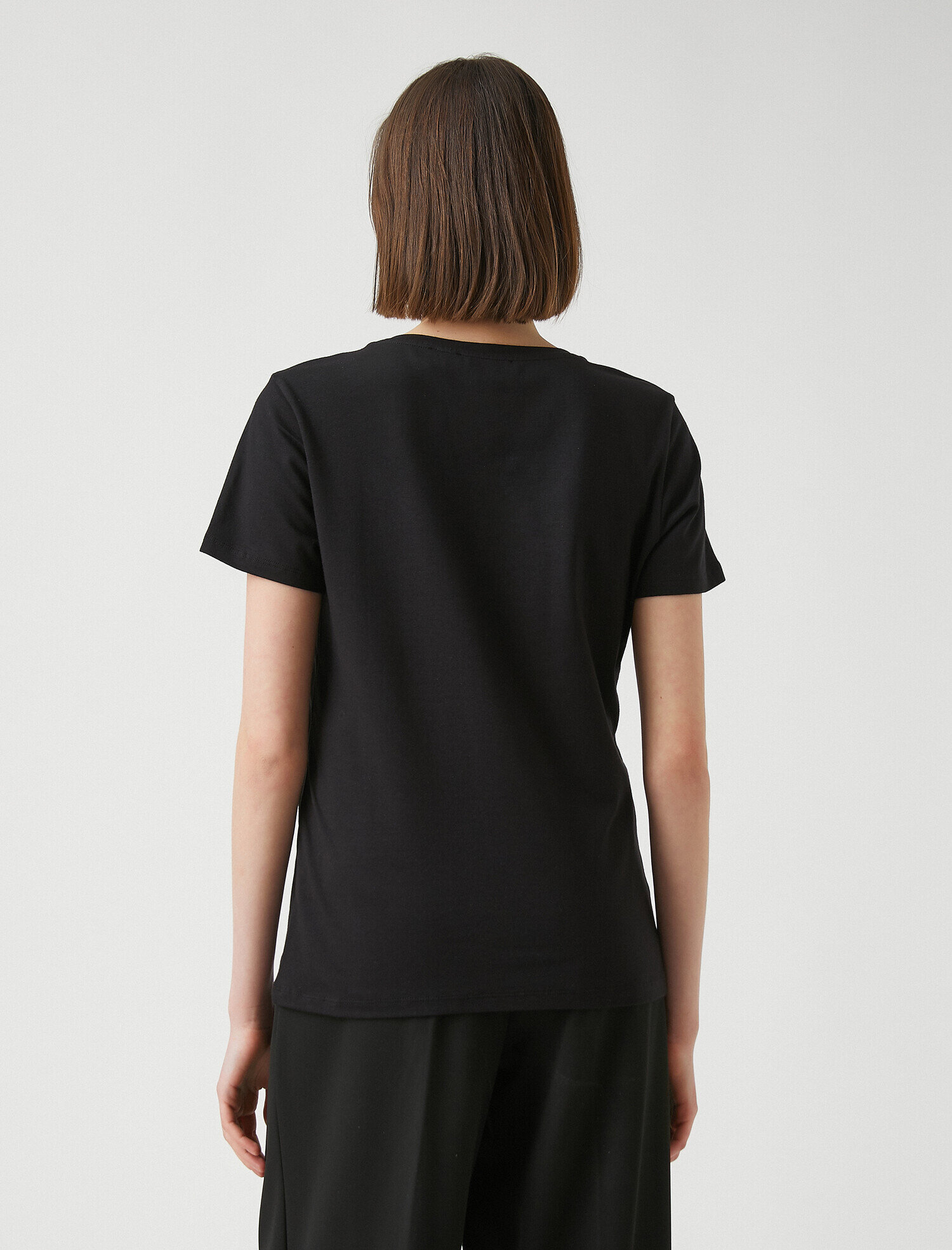   V Yaka Kısa Kollu Basic Tişört
