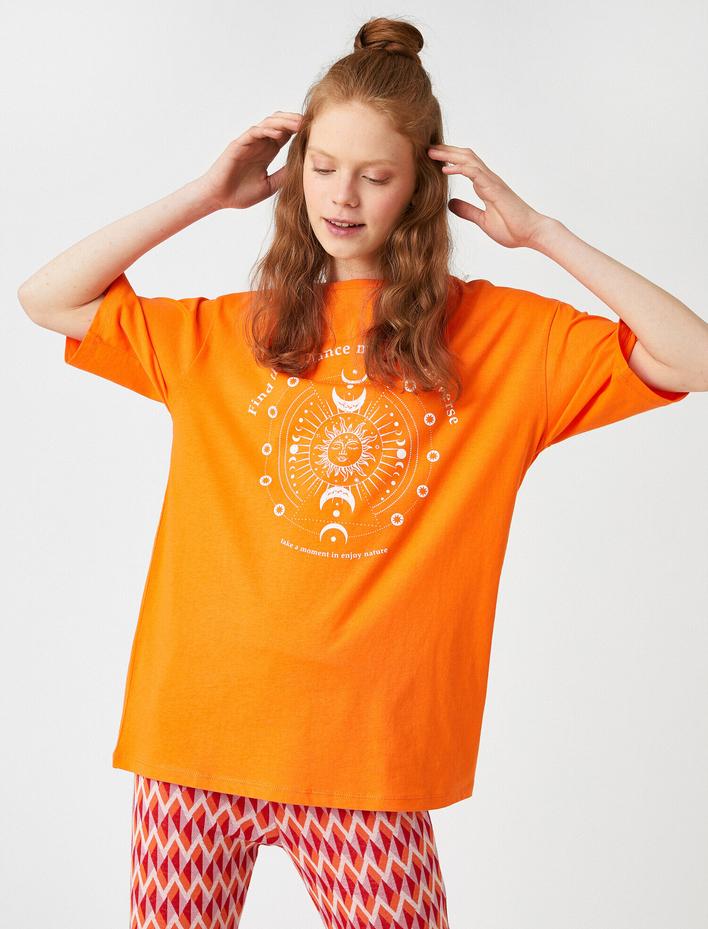  Baskılı Kısa Kollu Bisiklet Yaka Pamuklu Tişört