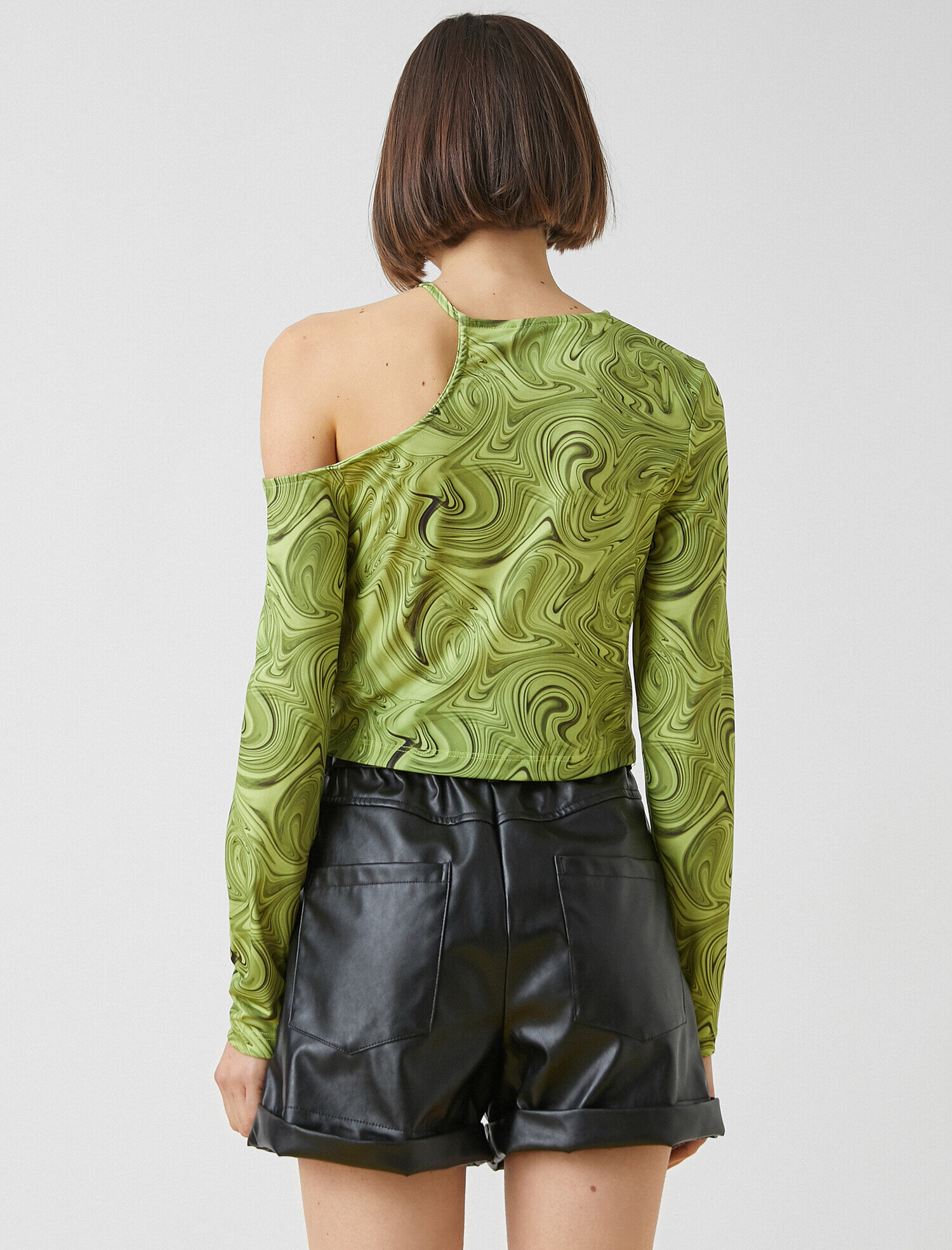   Asimetrik Yaka Tişört