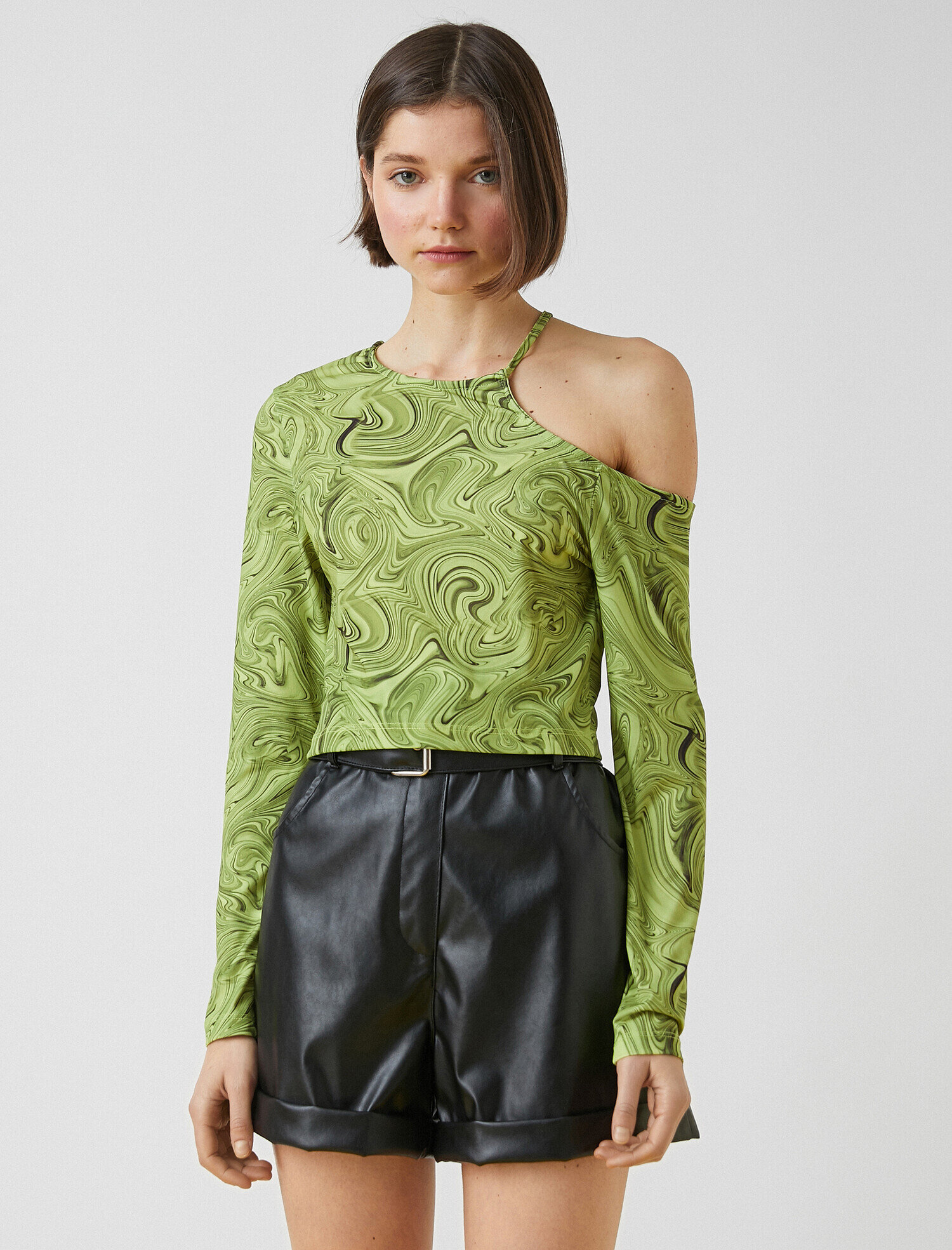   Asimetrik Yaka Tişört