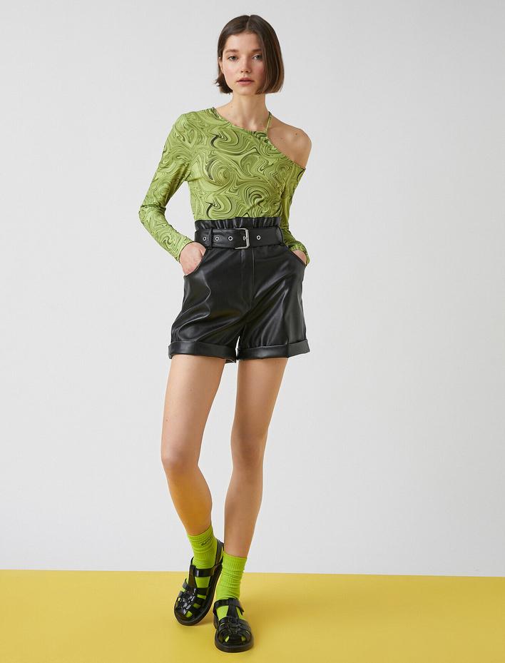  Asimetrik Yaka Tişört