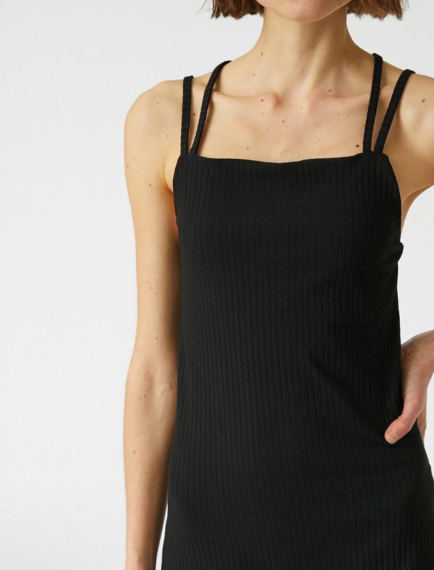  Yırtmaç Detaylı Vücudu Saran İnce Askılı Mini Elbise