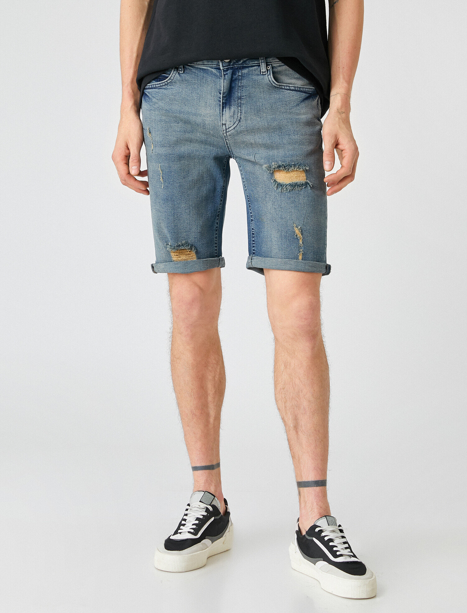   Eskitilmiş Kot Şort