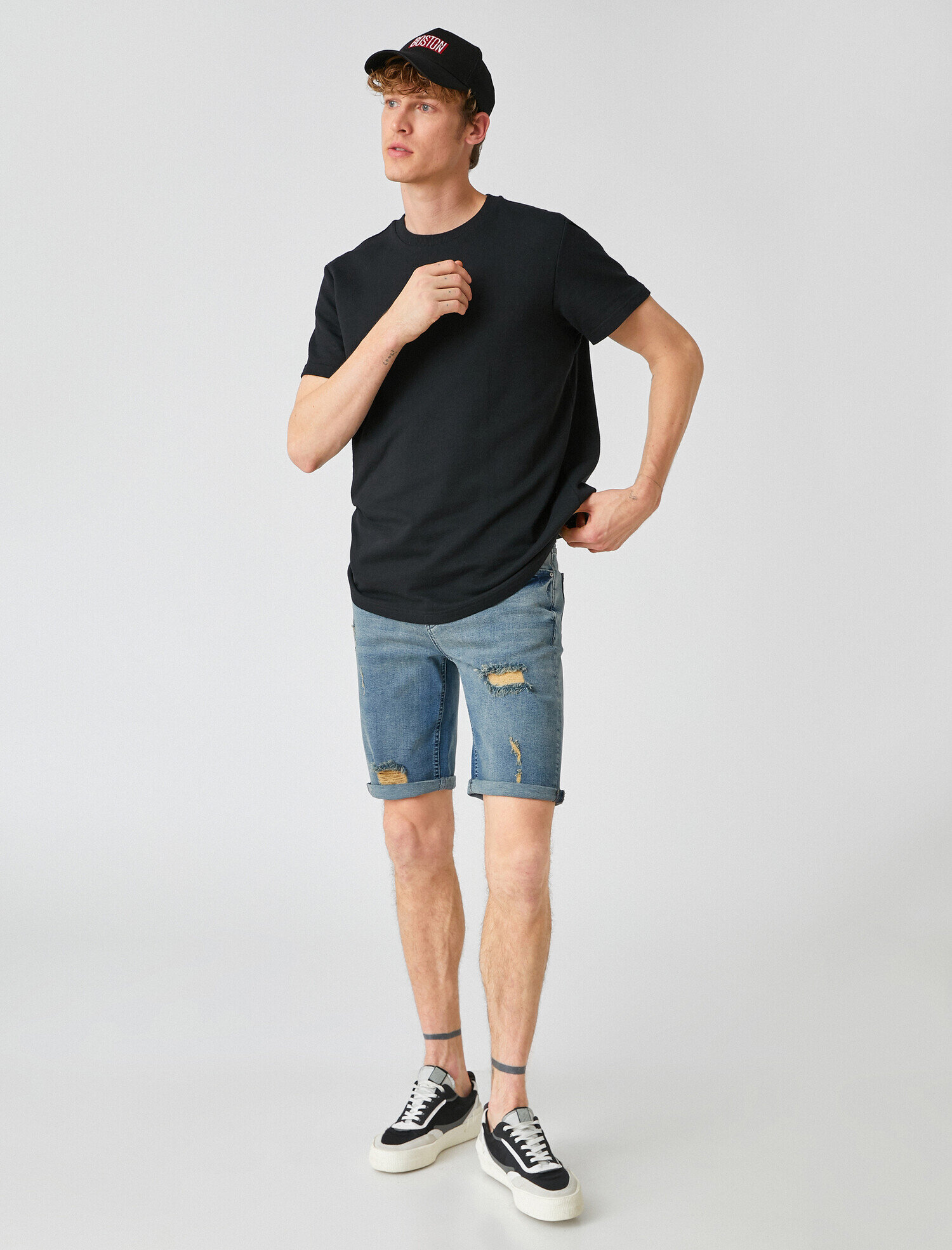   Eskitilmiş Kot Şort