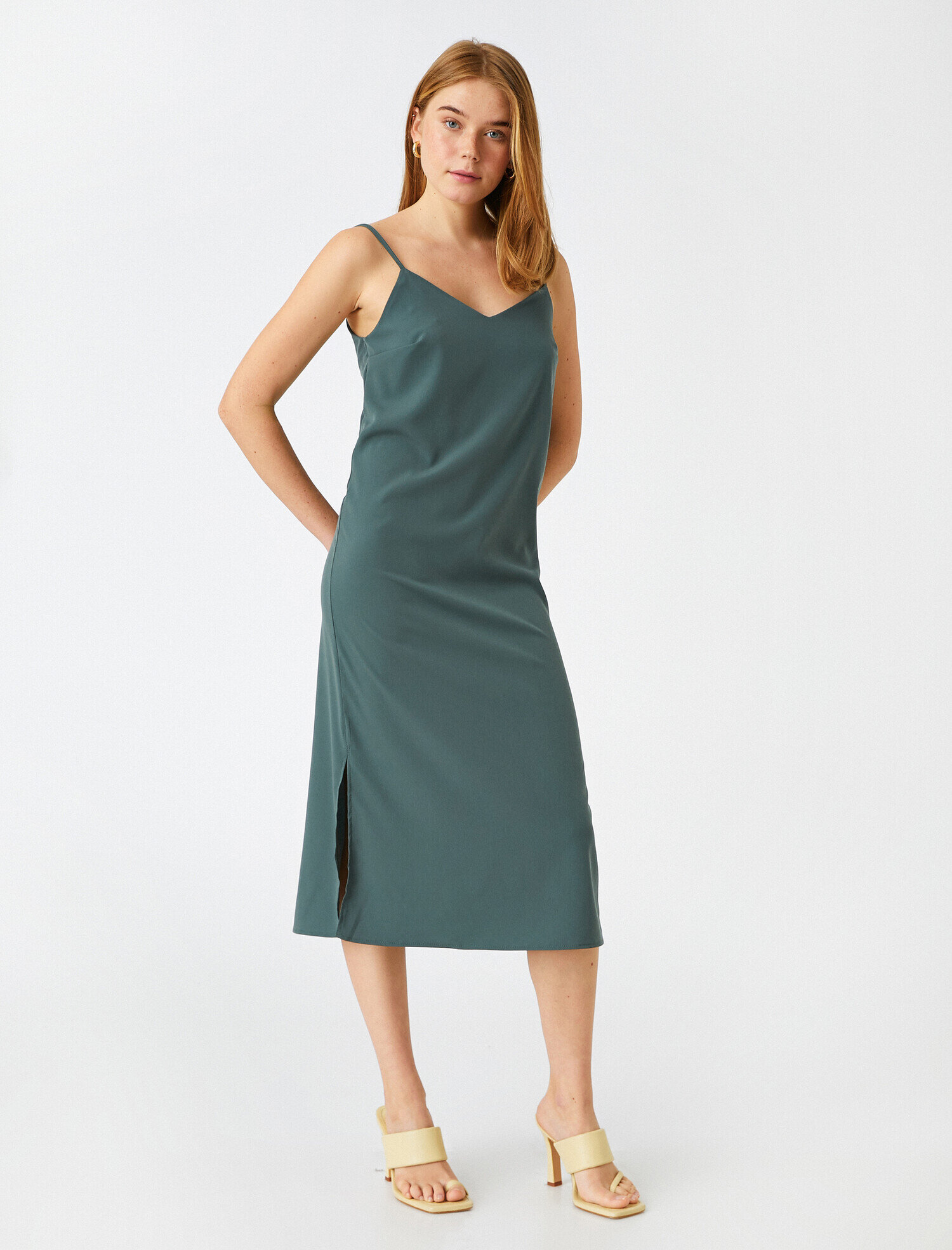   Yırtmaçlı Elbise Askılı Midi