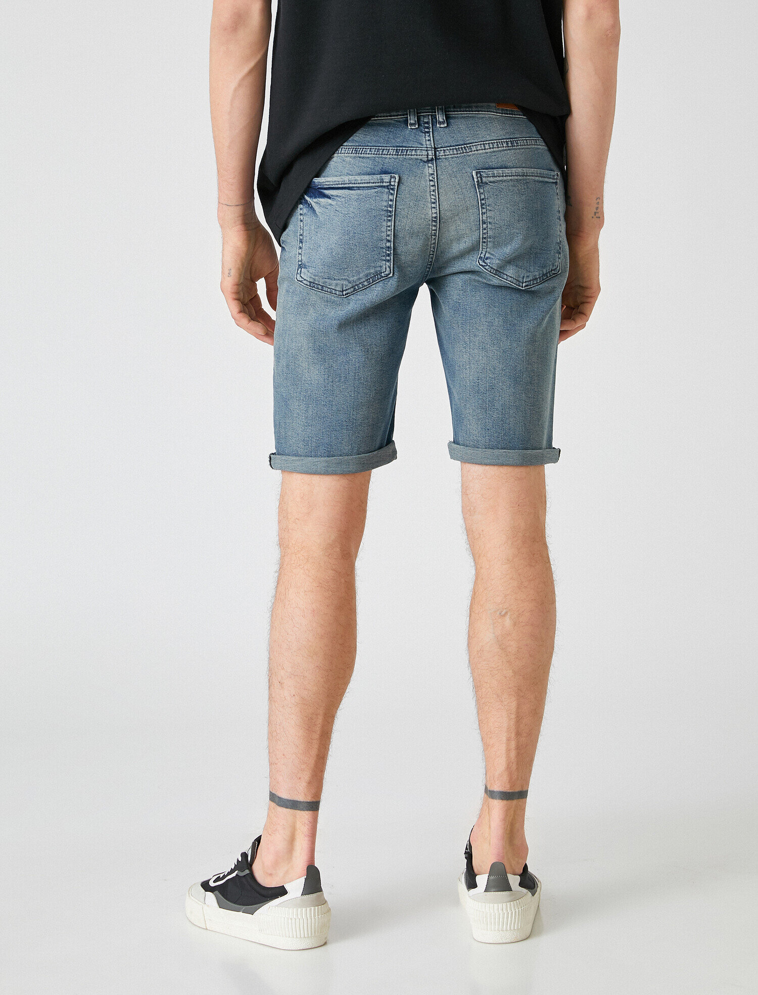   Eskitilmiş Kot Şort