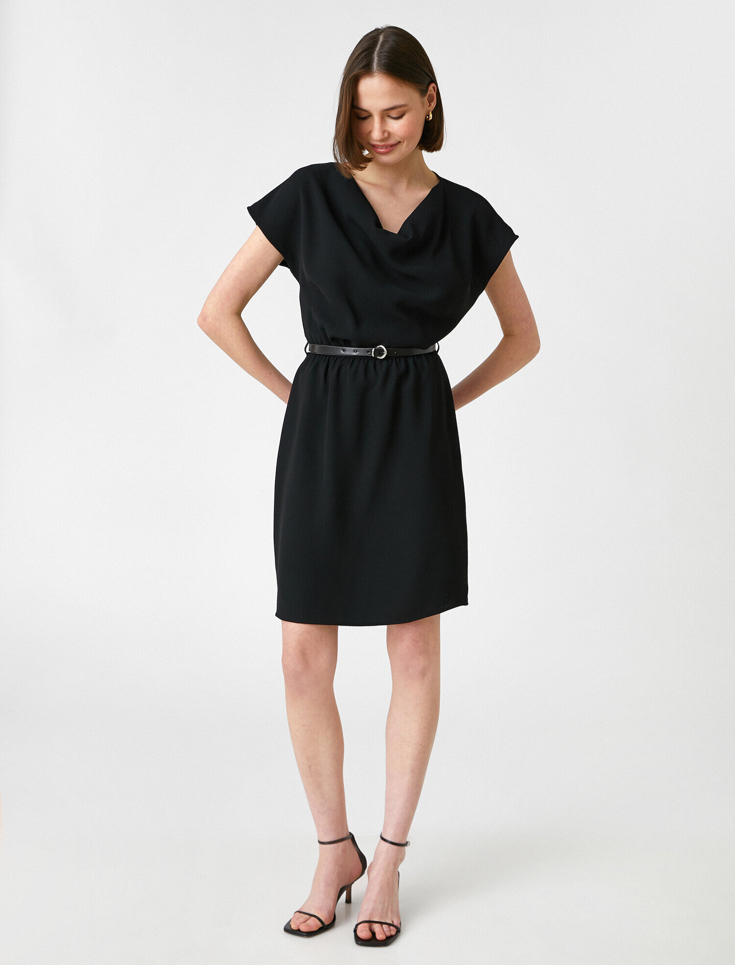   Kısa Kollu Dökümlü Elbise