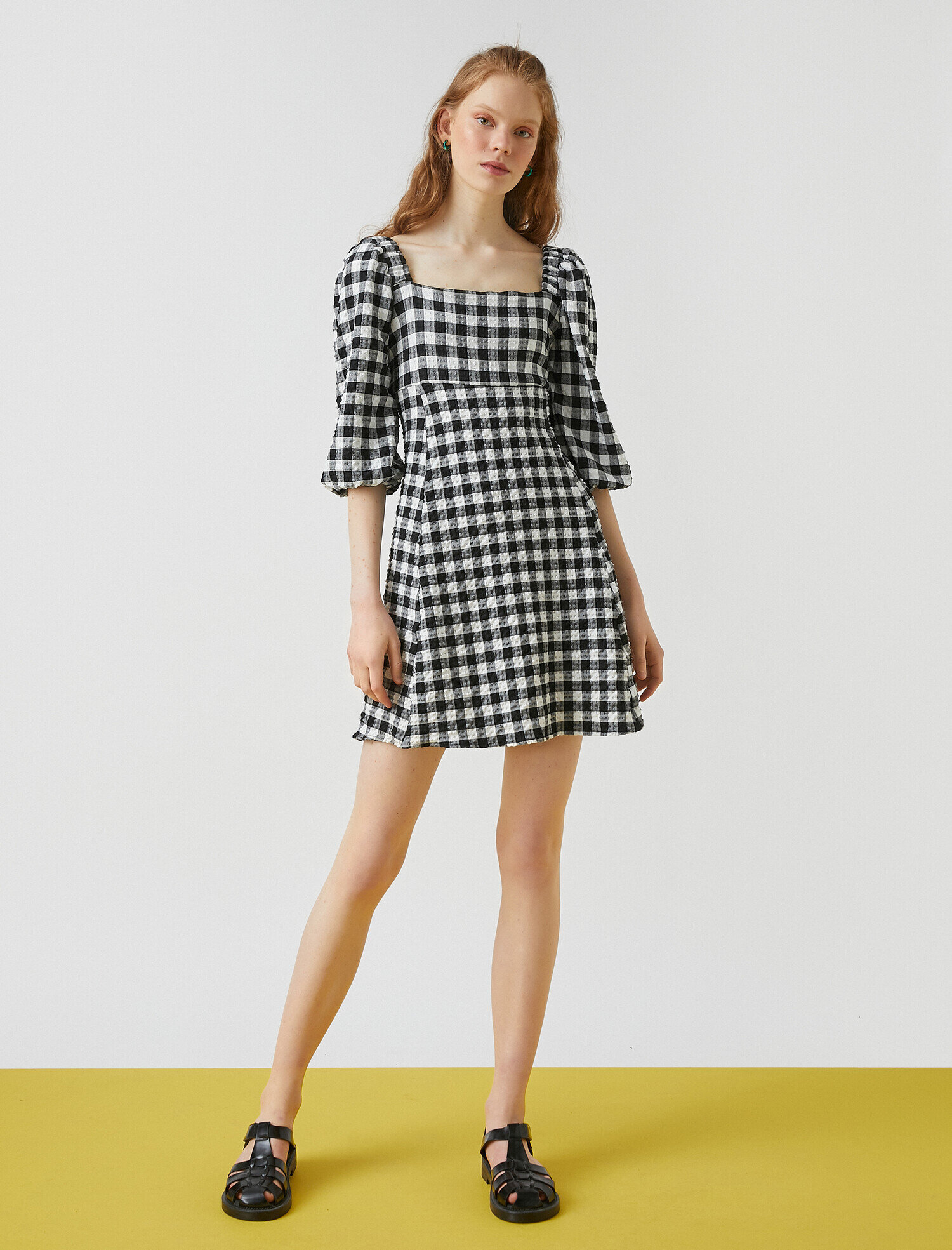   Kare Yaka Mini Elbise