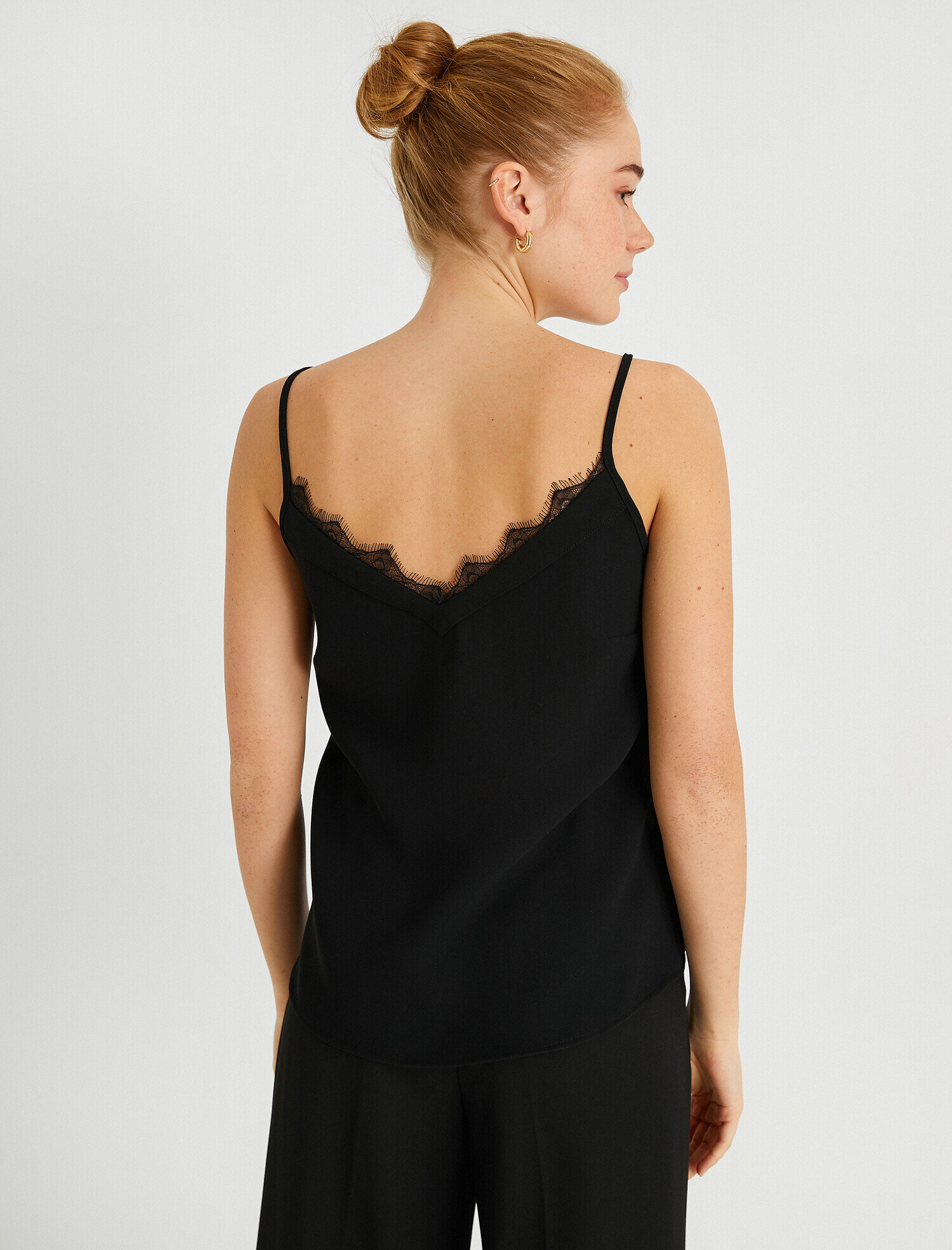 Dantelli Atlet İnce Askılı V Yaka