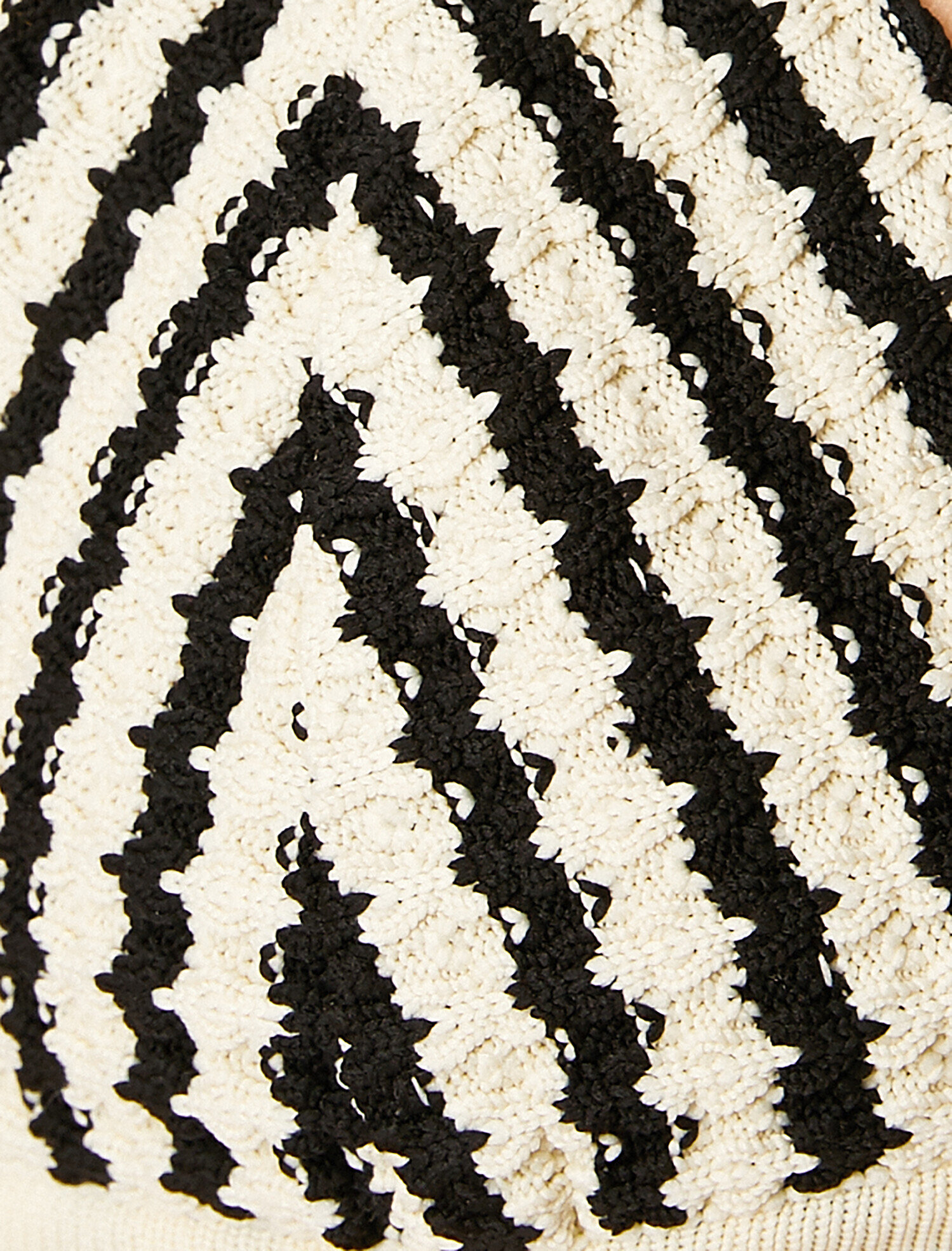   Melis Ağazat X Koton - Boyundan Bağlamalı Büstiyer Kroşe Detaylı