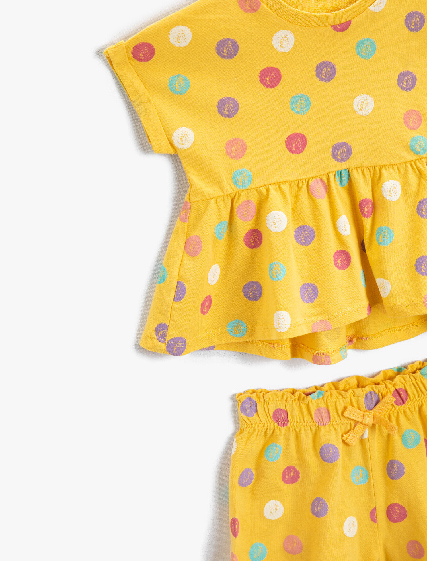 Kız Bebek Puantiye Baskılı Fırfırlı Tişört Şort Set Pamuklu